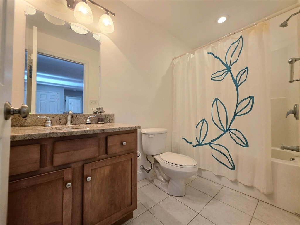 120 Wyllis Ave # 222