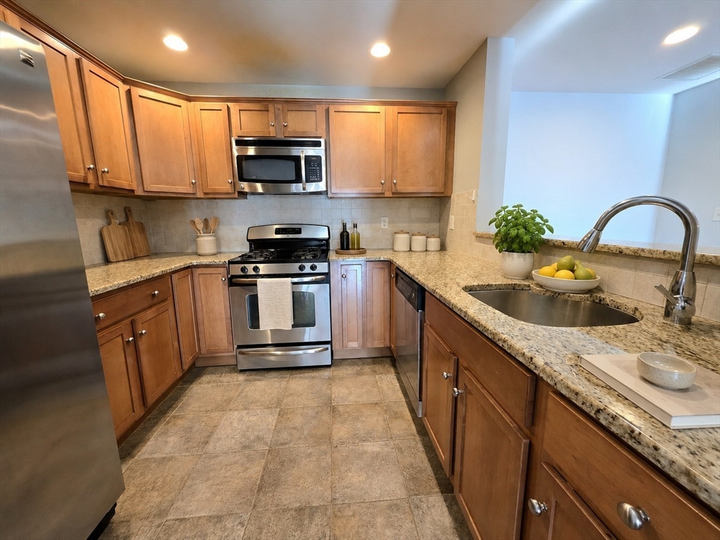 120 Wyllis Ave # 222