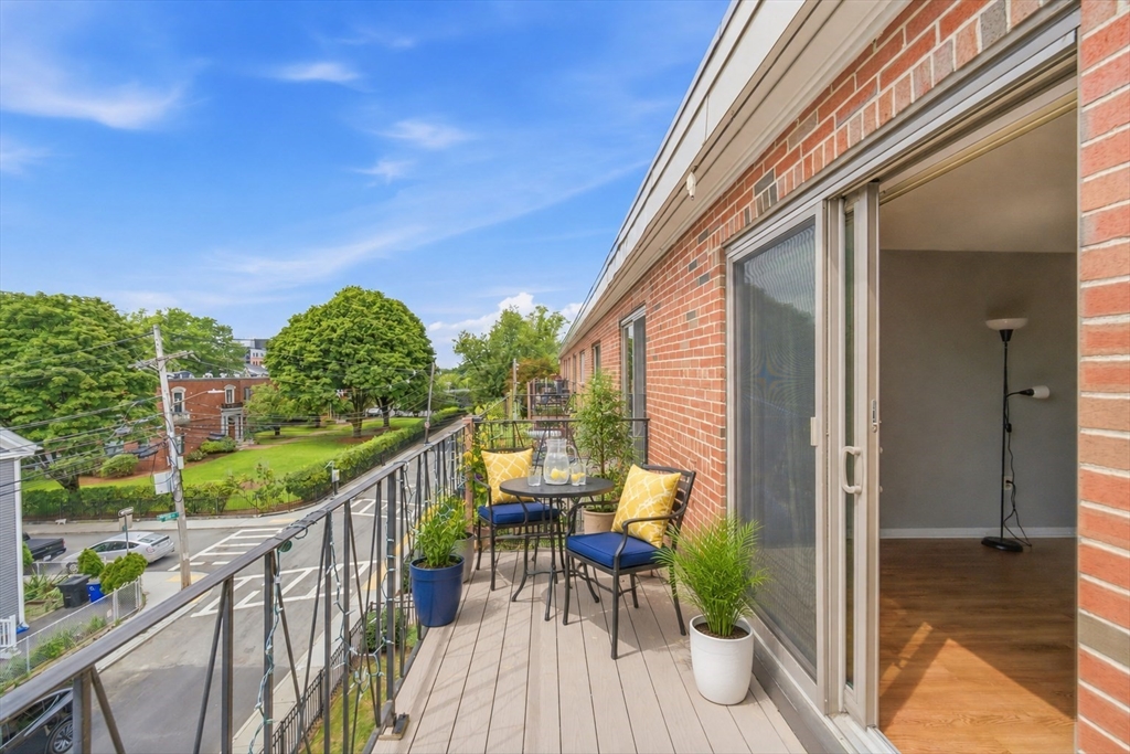 26 Waverly St # 405