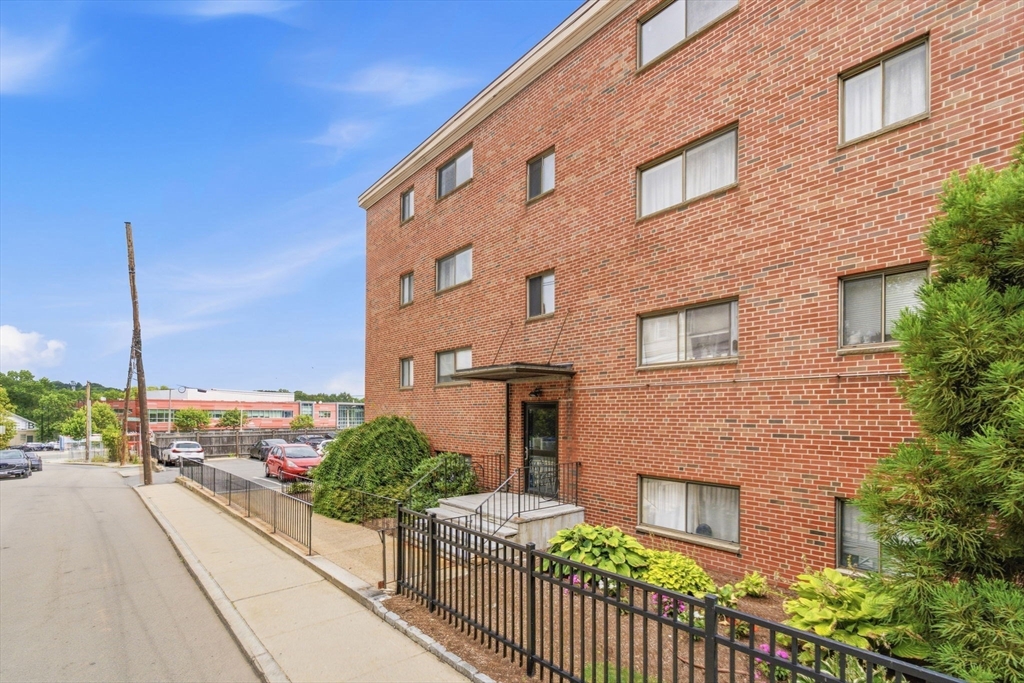 26 Waverly St # 405