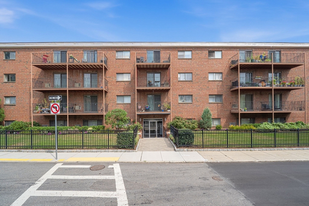 26 Waverly St # 405