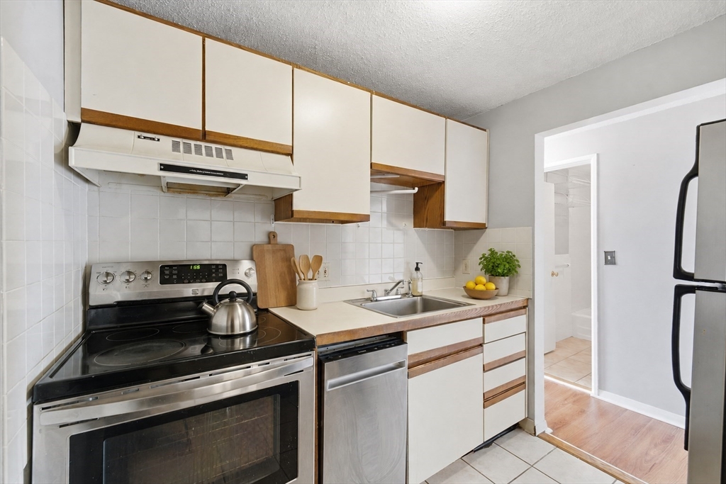 26 Waverly St # 405