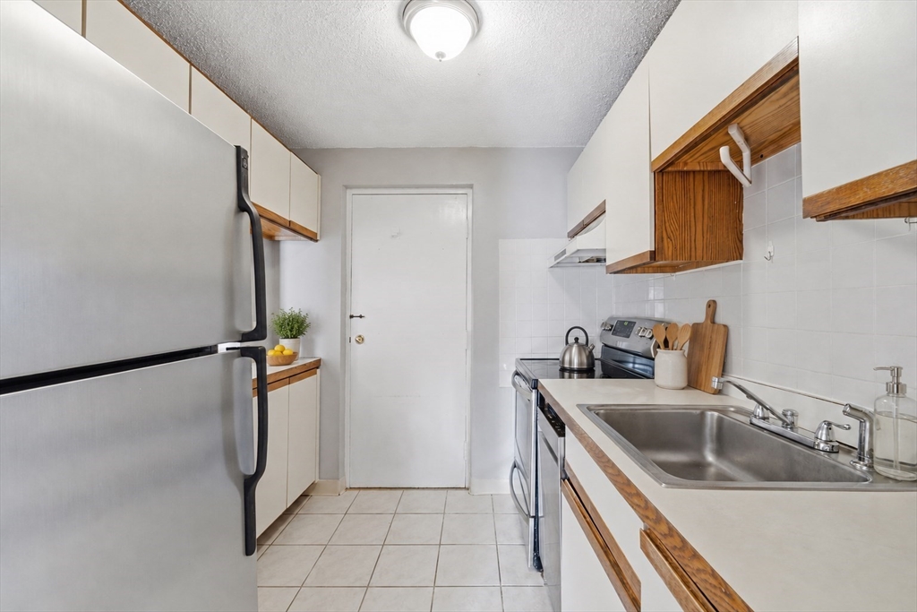 26 Waverly St # 405