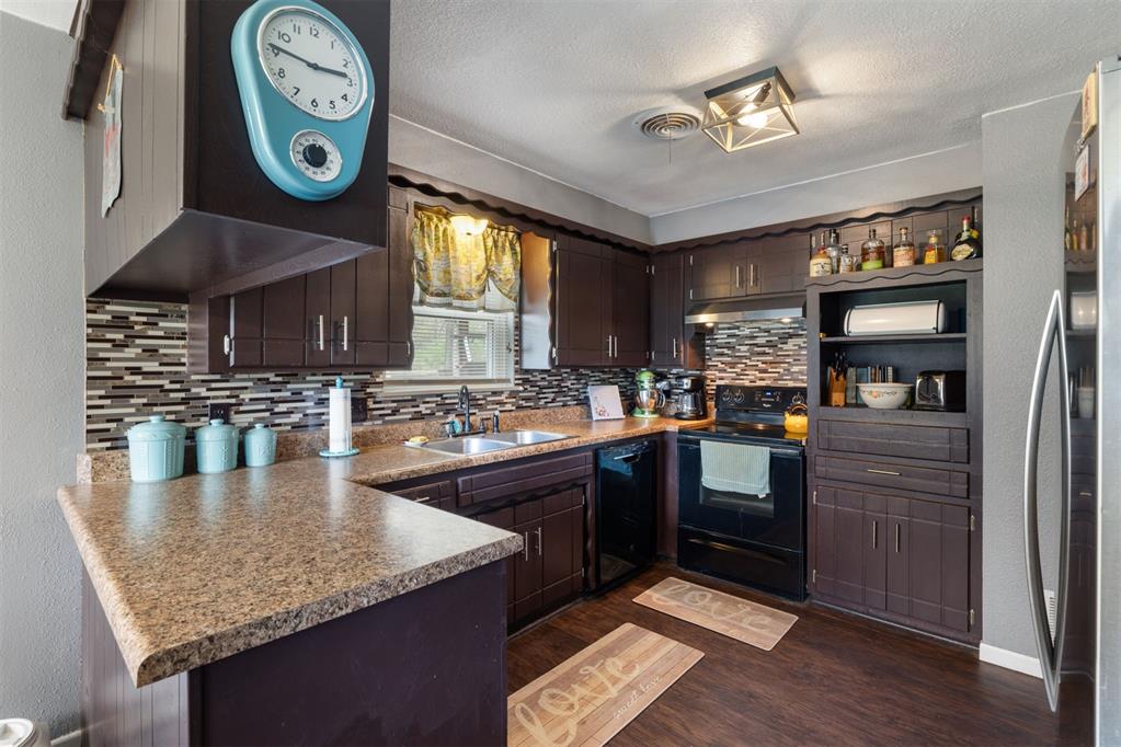 885 Oakridge Drive