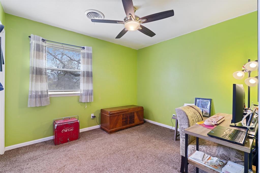 885 Oakridge Drive