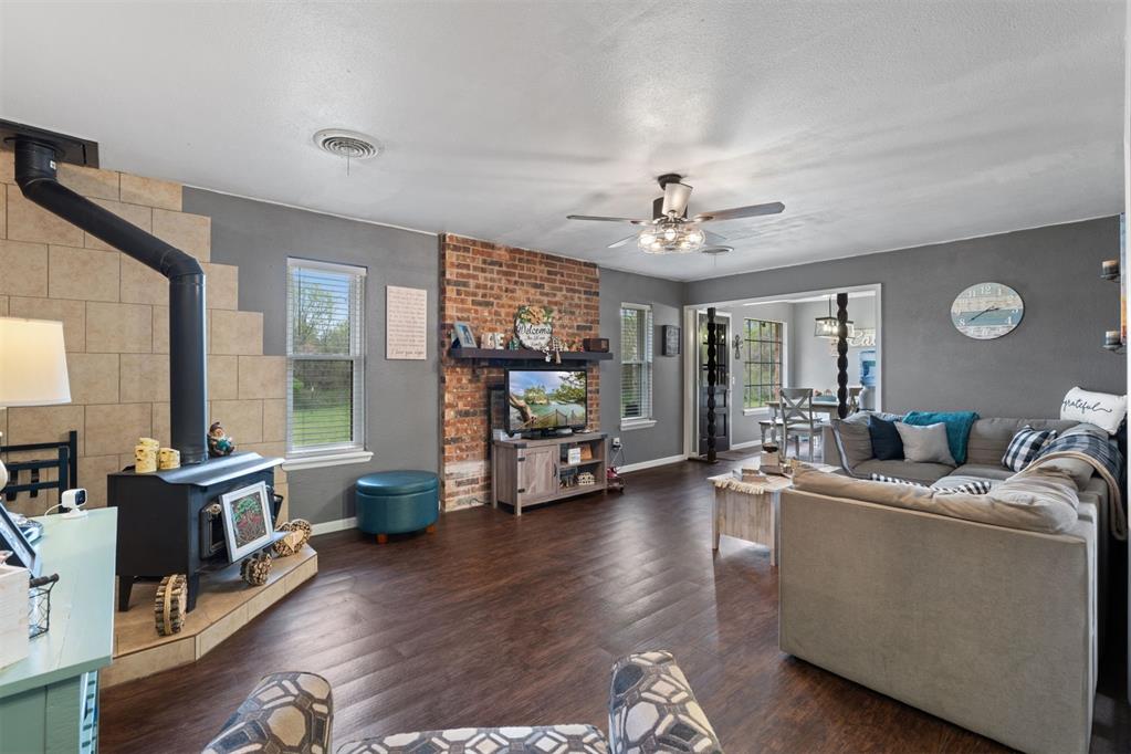 885 Oakridge Drive
