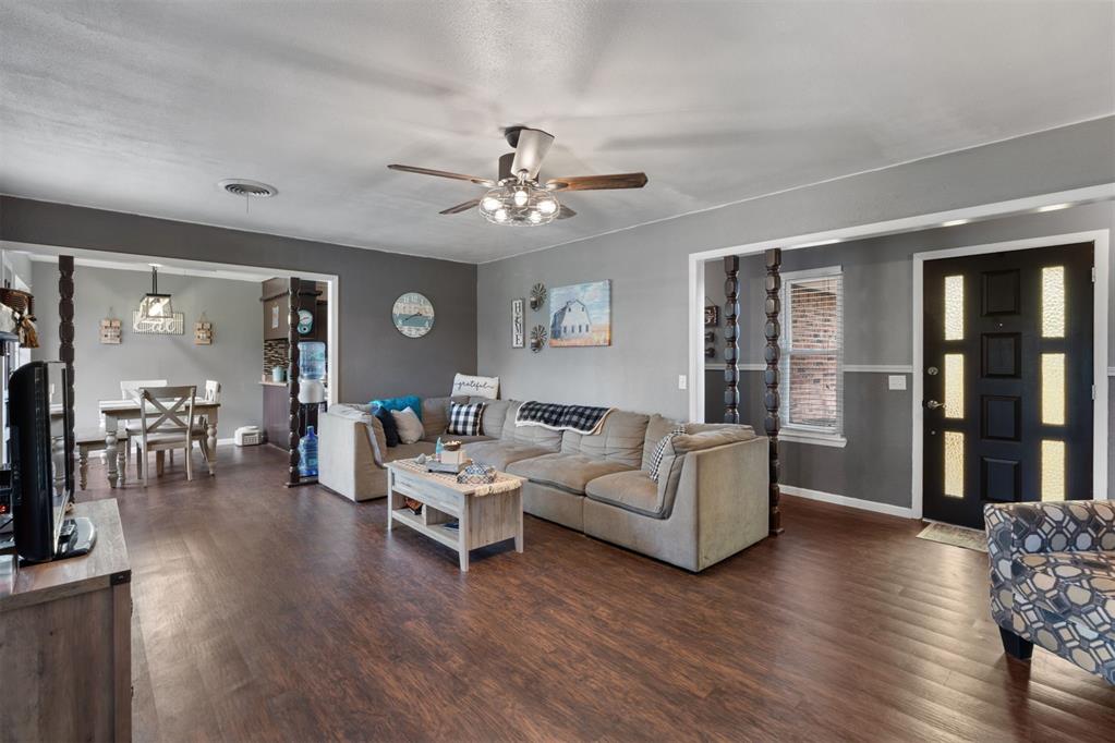 885 Oakridge Drive