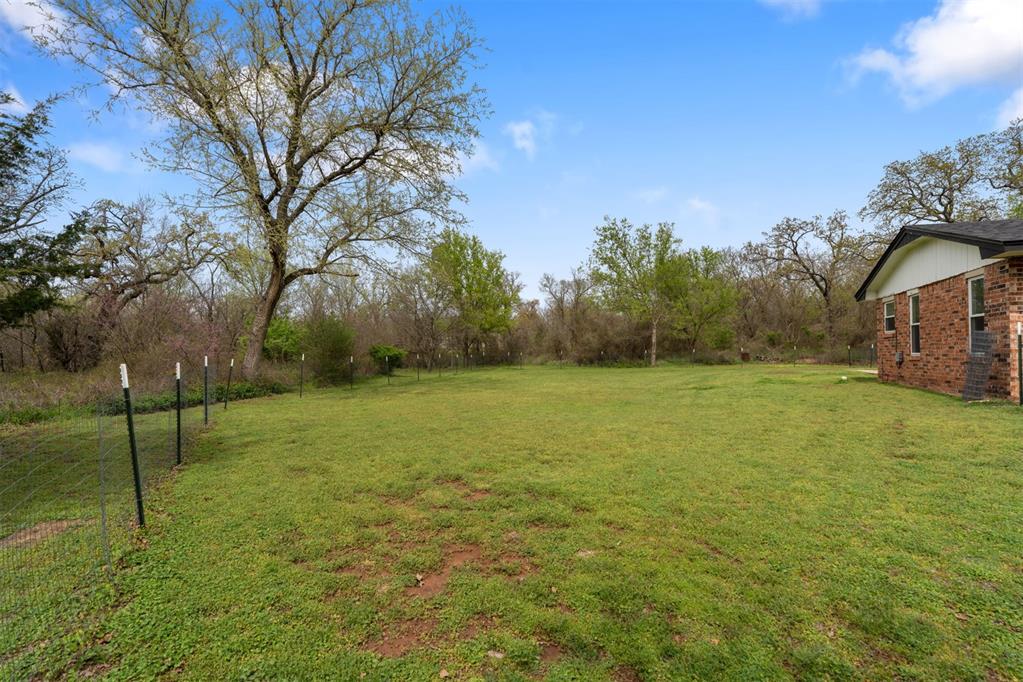 885 Oakridge Drive