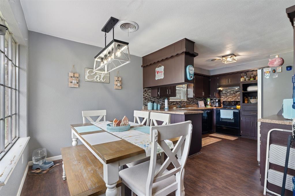 885 Oakridge Drive