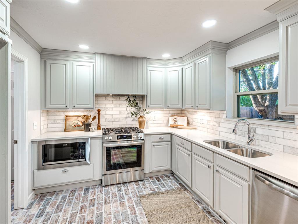 3305 W Rock Creek Road