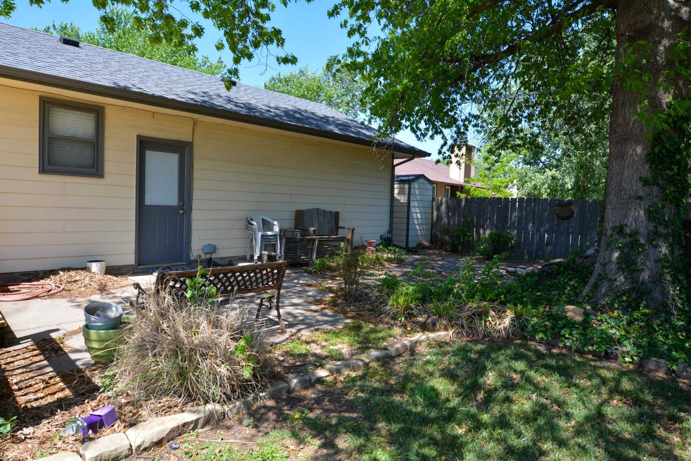 124 N Tarabury Ln