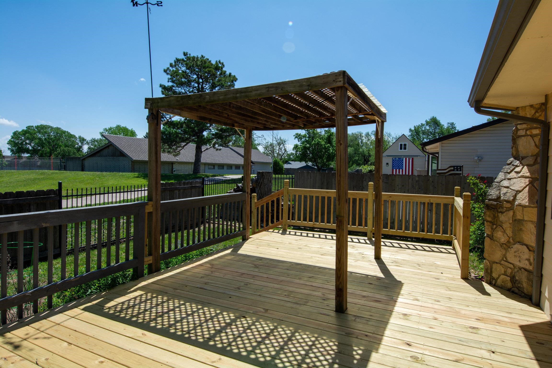 124 N Tarabury Ln