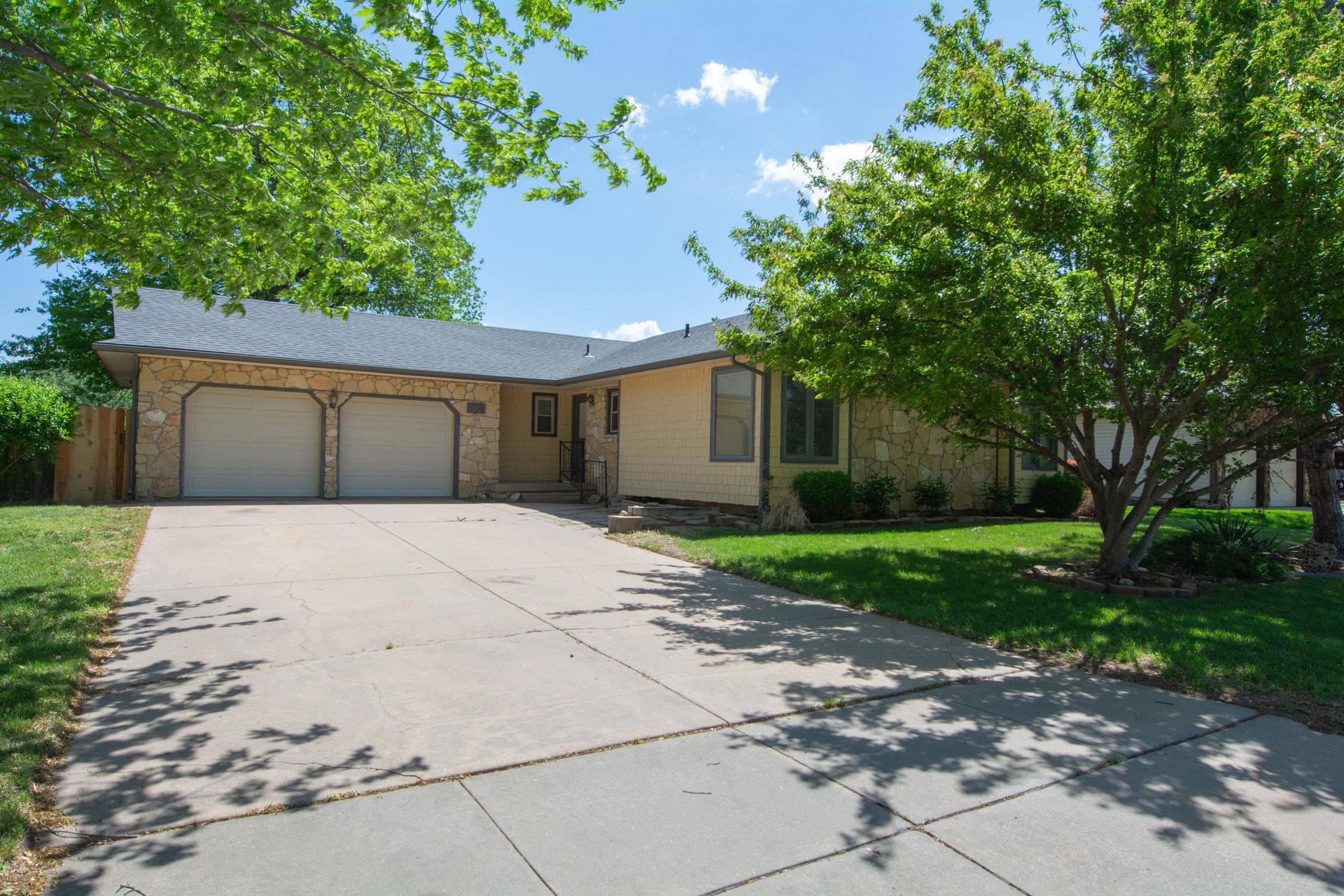 124 N Tarabury Ln