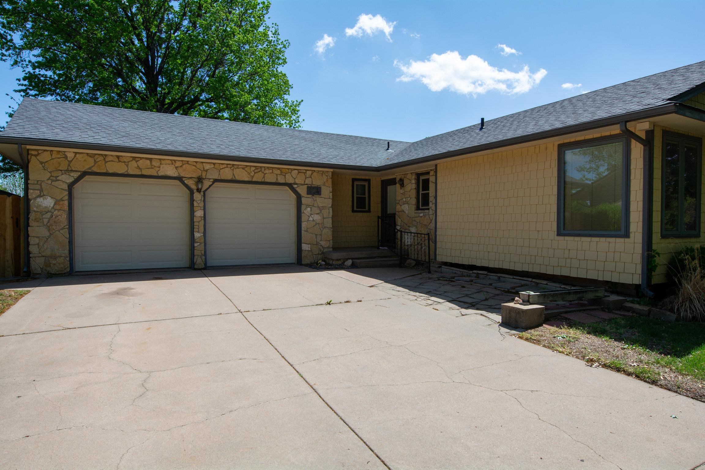 124 N Tarabury Ln