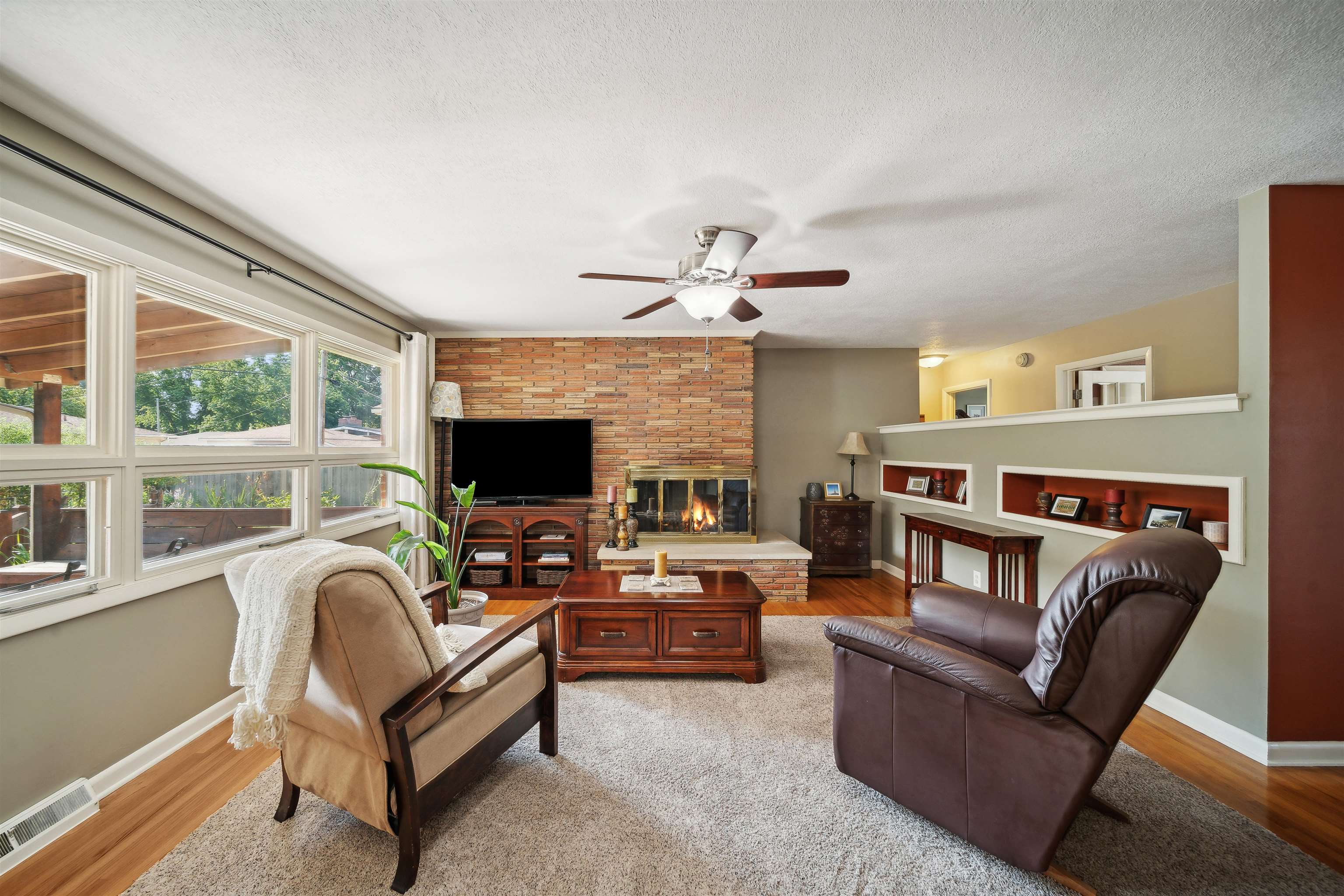 2482 N Riverlawn Dr