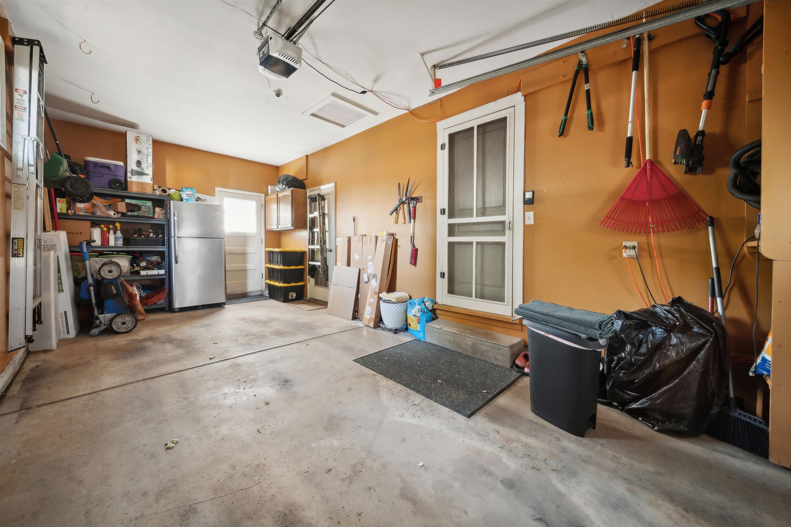 2482 N Riverlawn Dr