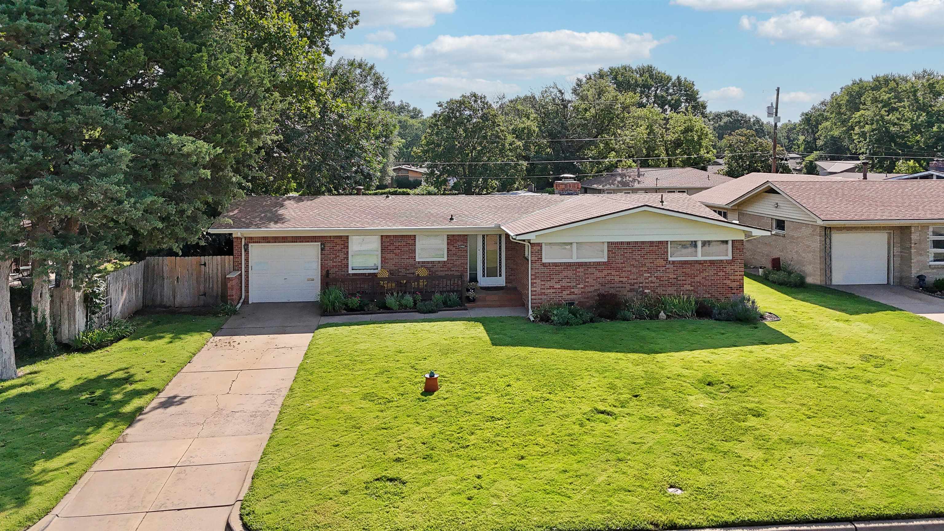 2482 N Riverlawn Dr