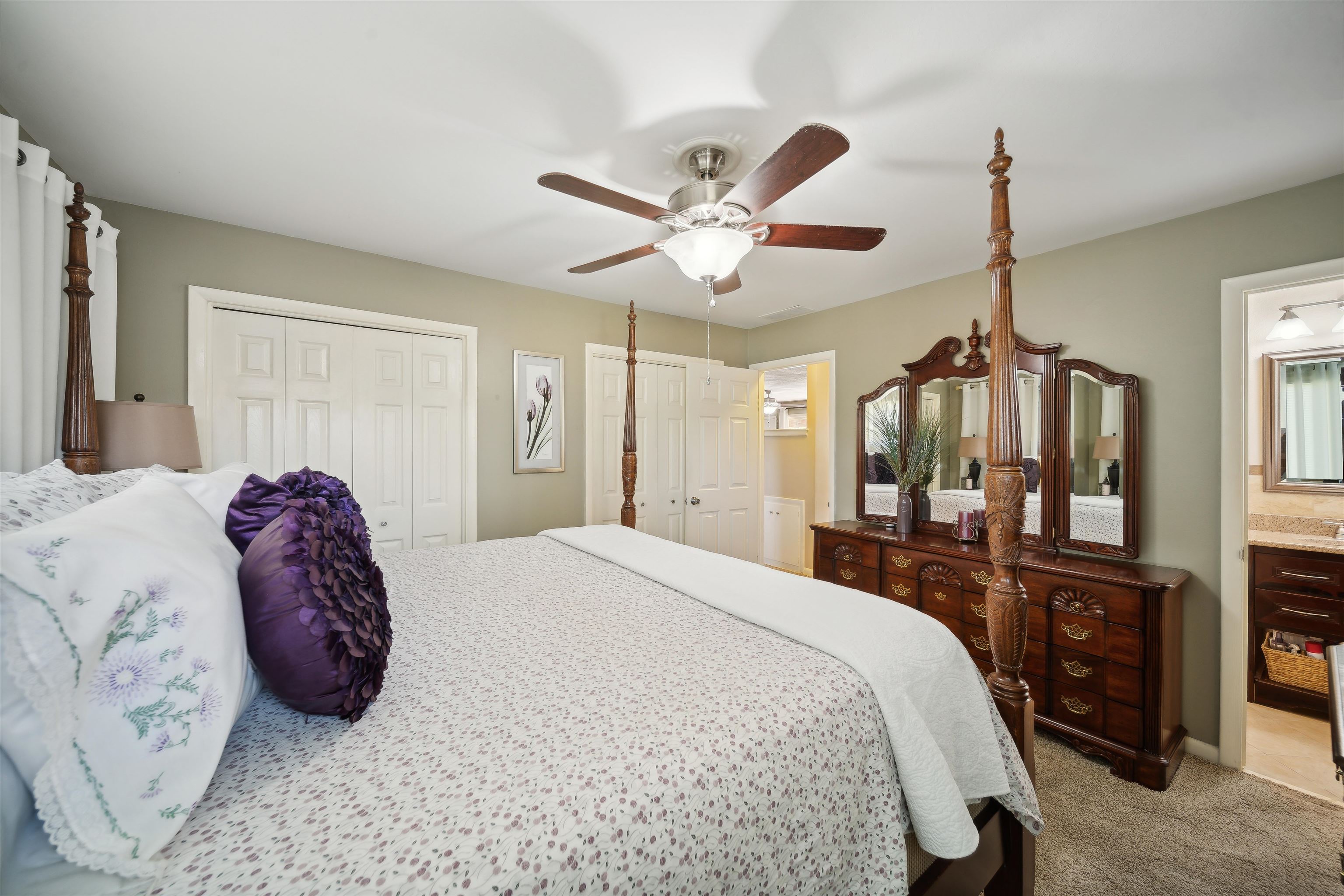 2482 N Riverlawn Dr