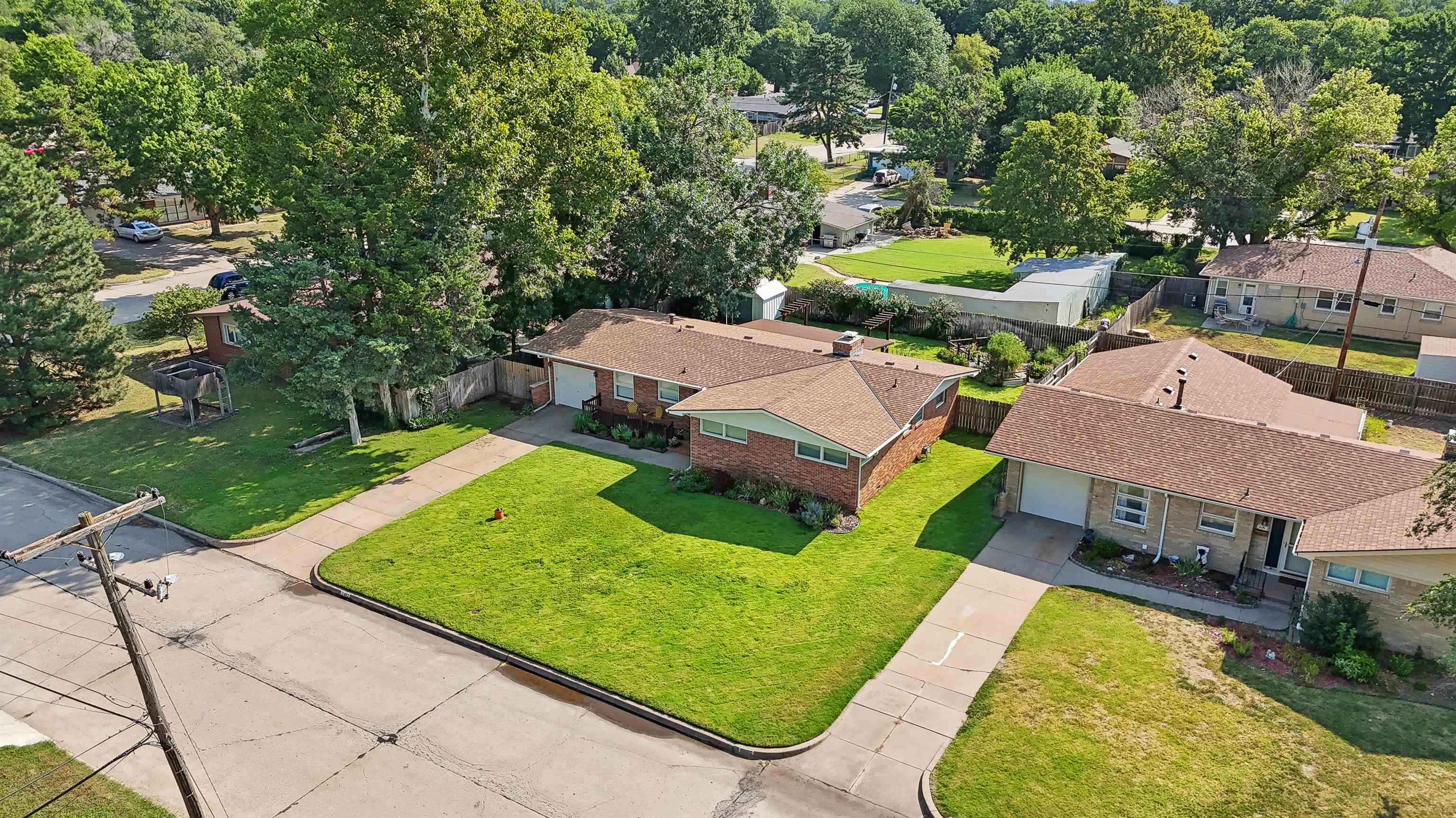 2482 N Riverlawn Dr