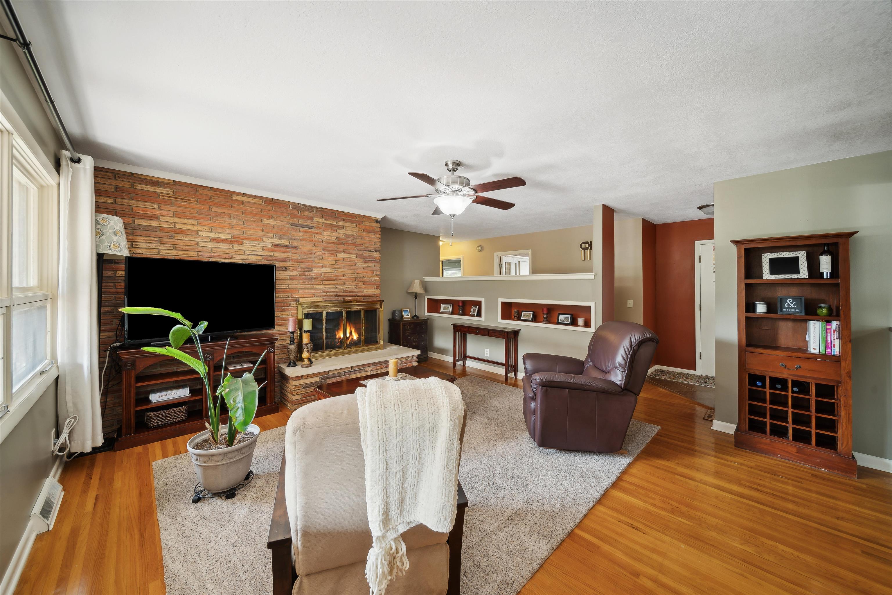 2482 N Riverlawn Dr