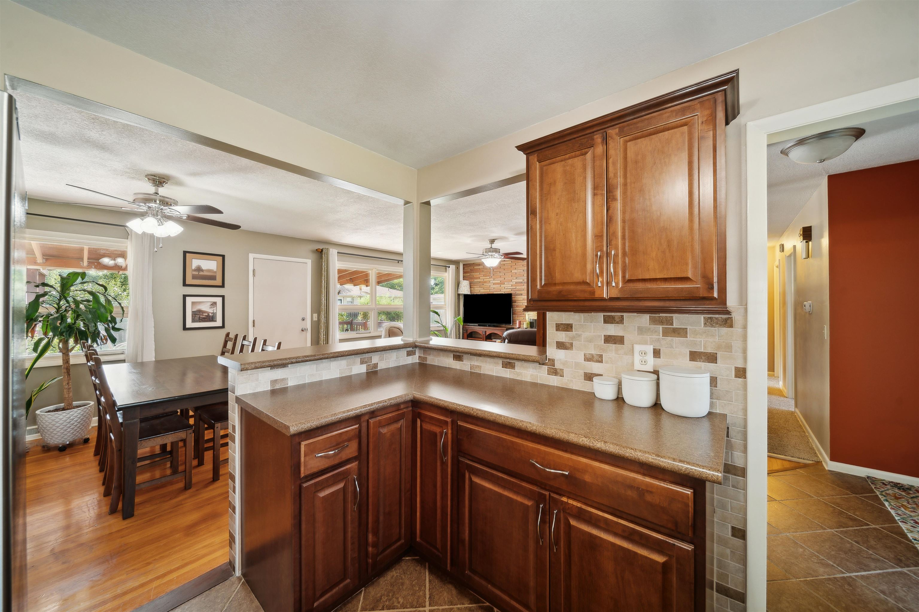 2482 N Riverlawn Dr