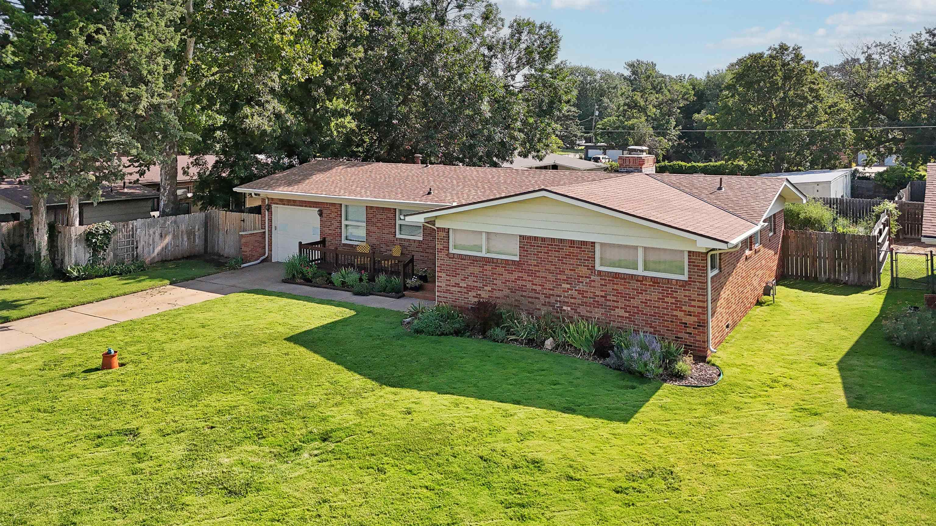 2482 N Riverlawn Dr