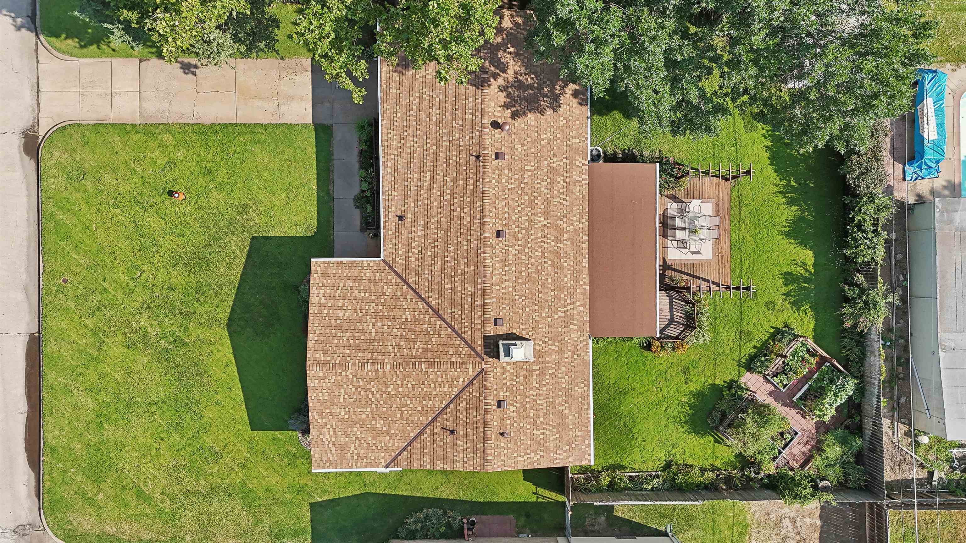 2482 N Riverlawn Dr