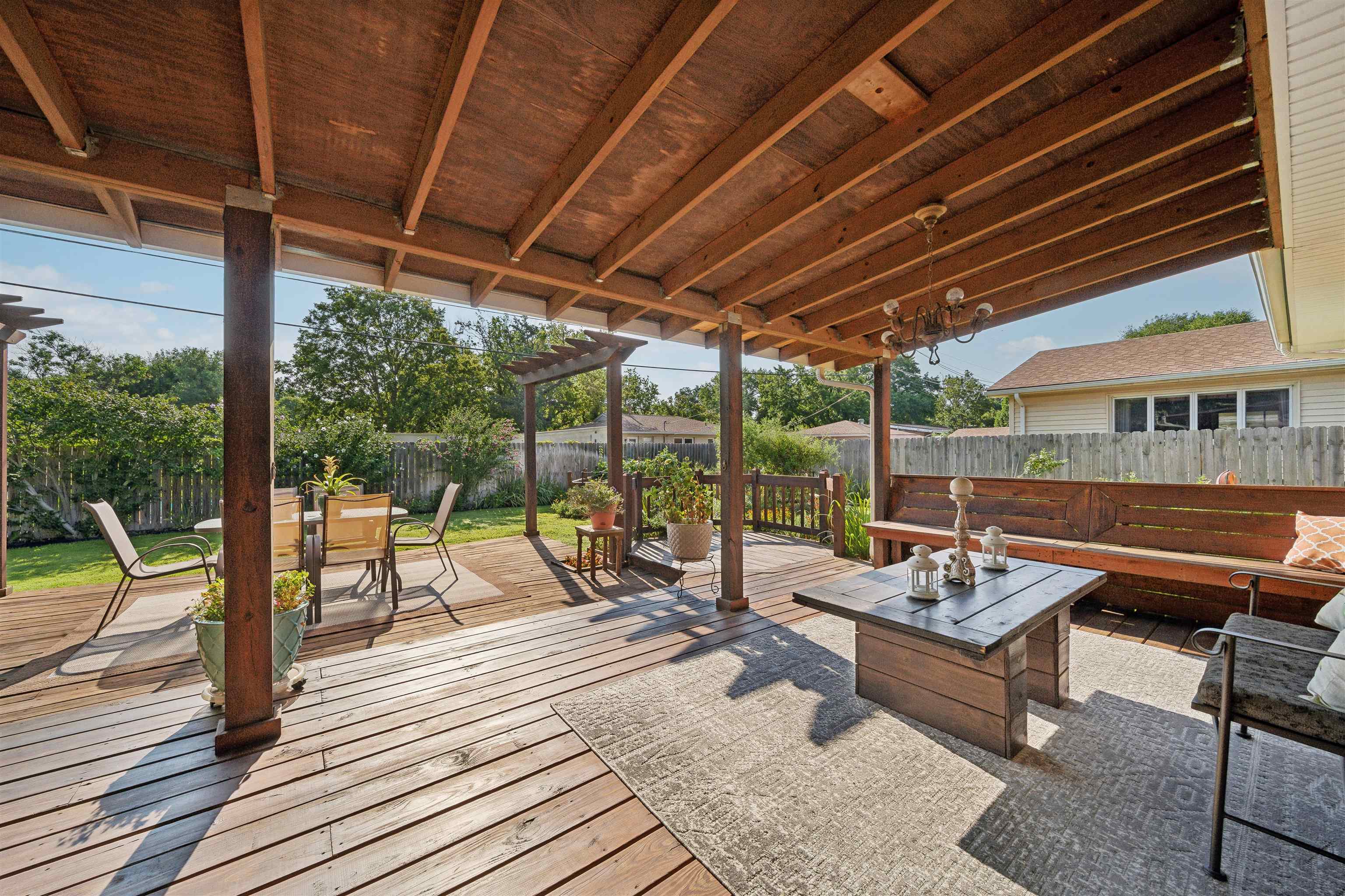 2482 N Riverlawn Dr
