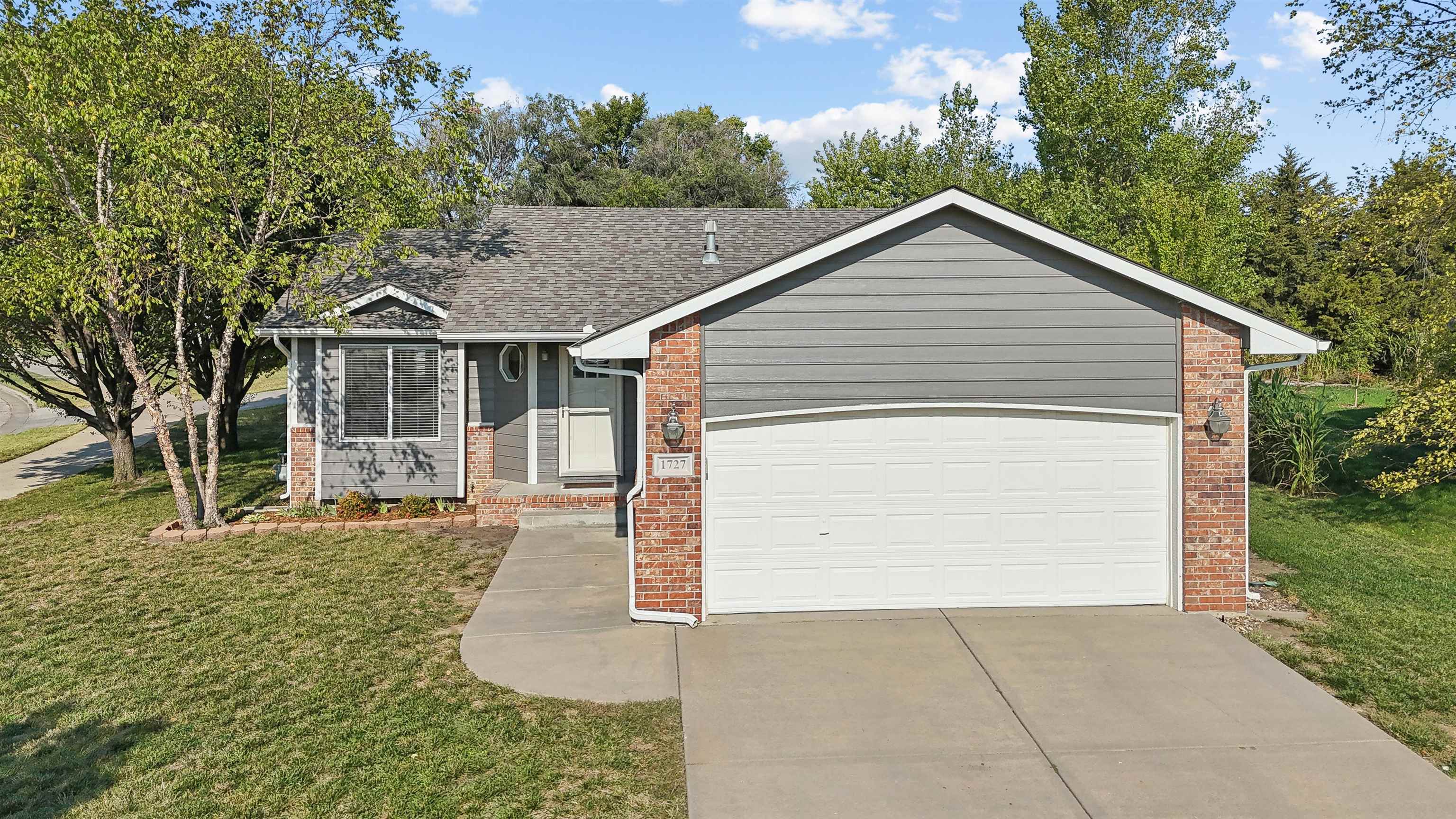 1727 N Juniper Ct