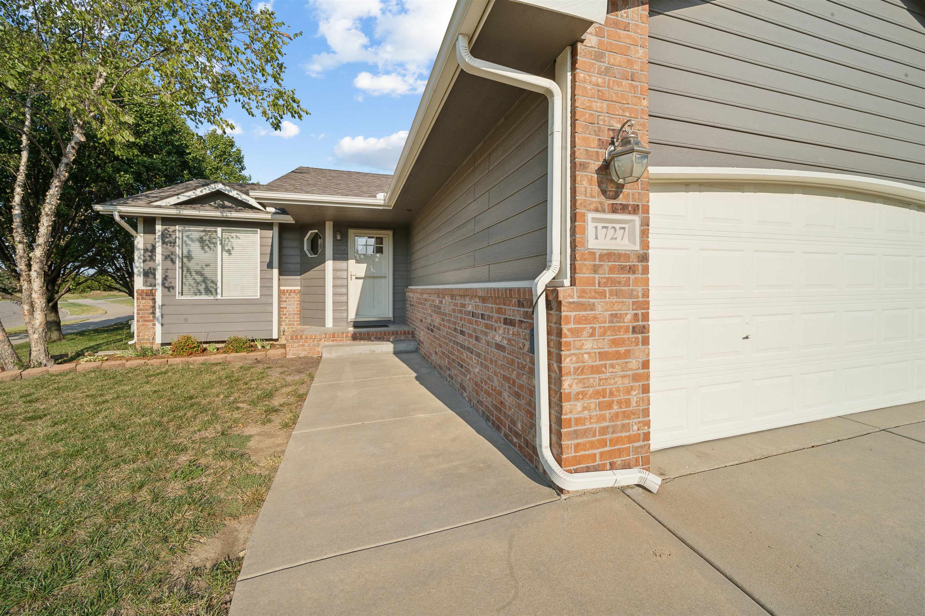 1727 N Juniper Ct