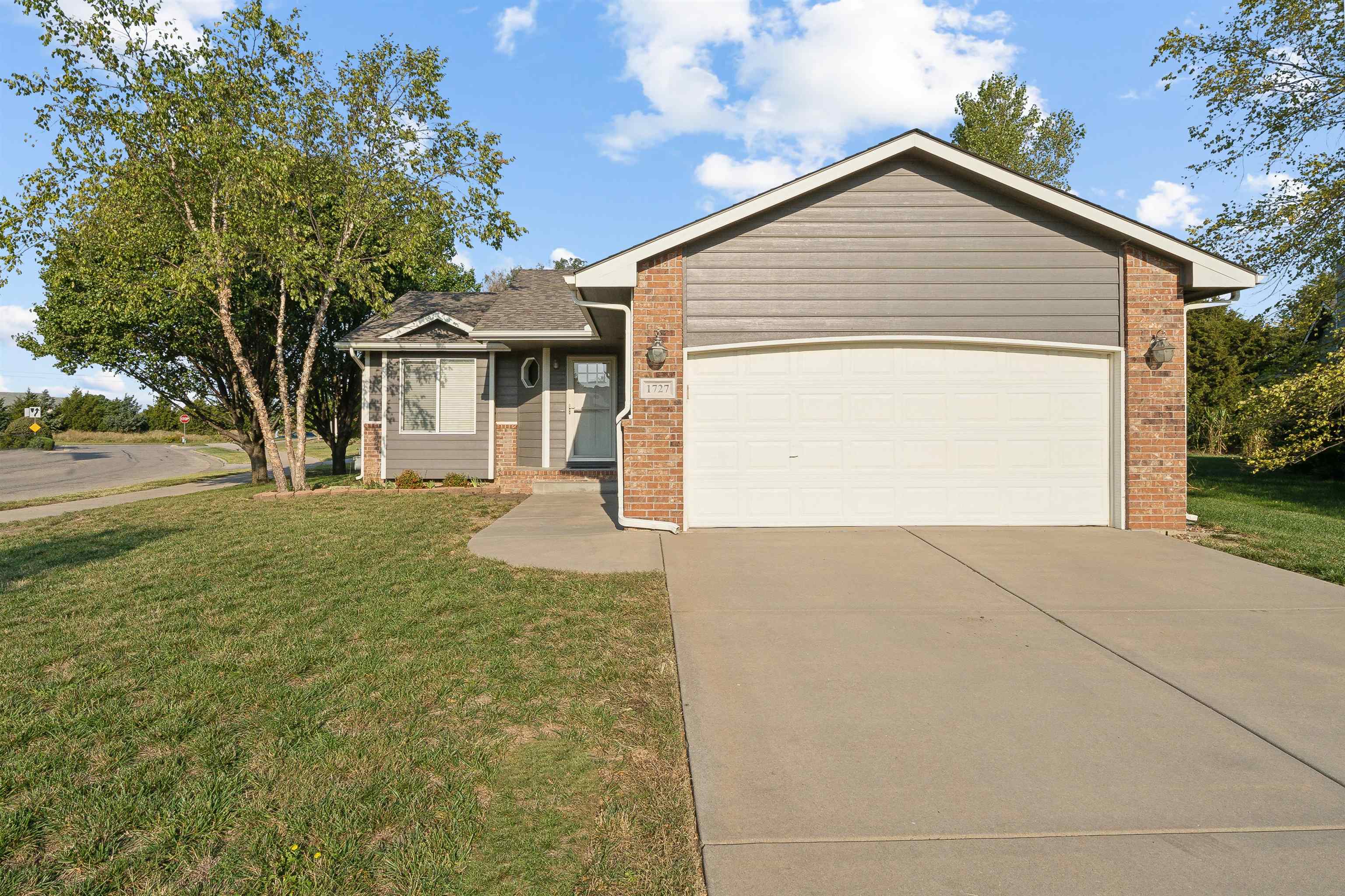 1727 N Juniper Ct