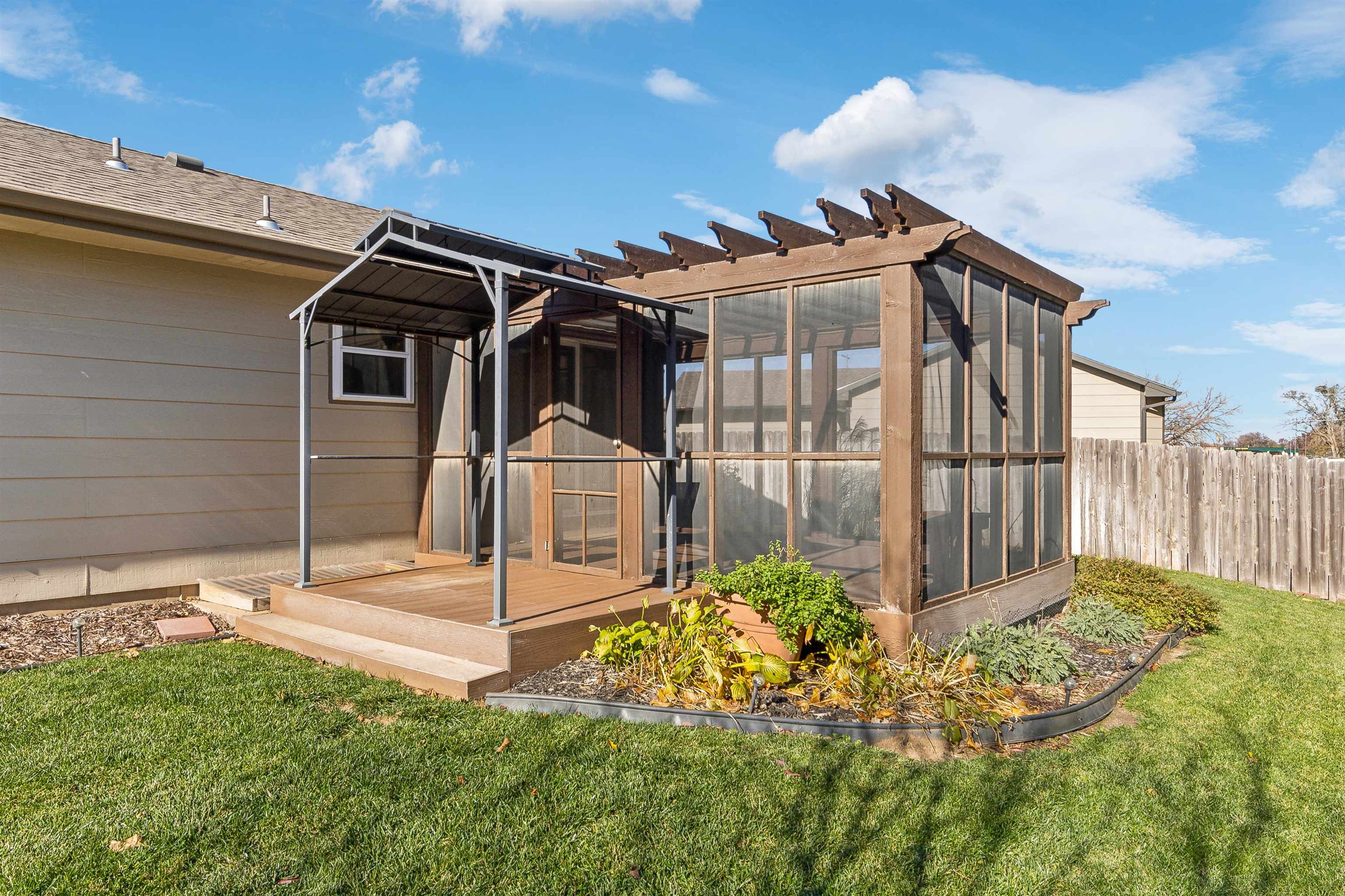 11218 W Carr Ct