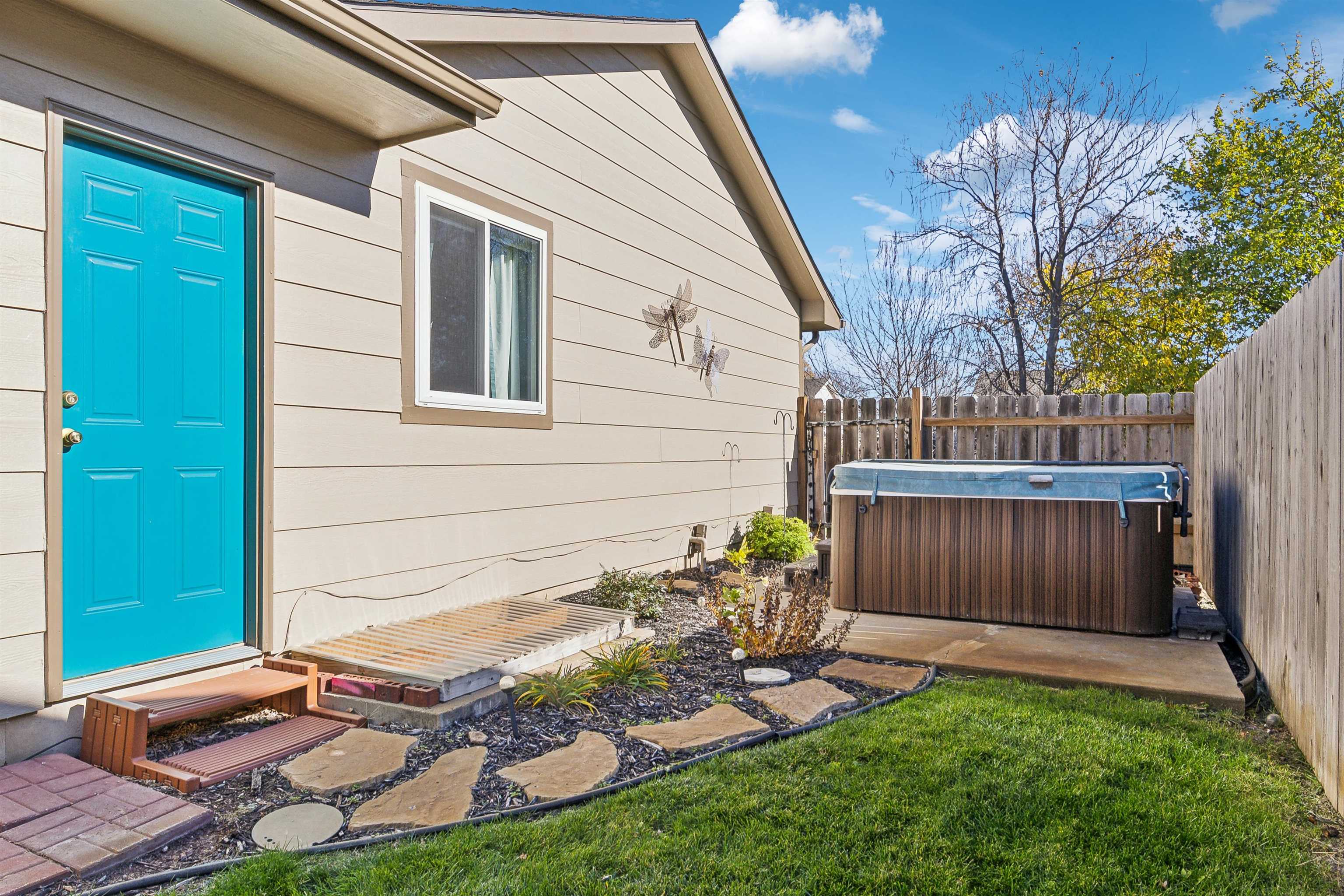 11218 W Carr Ct