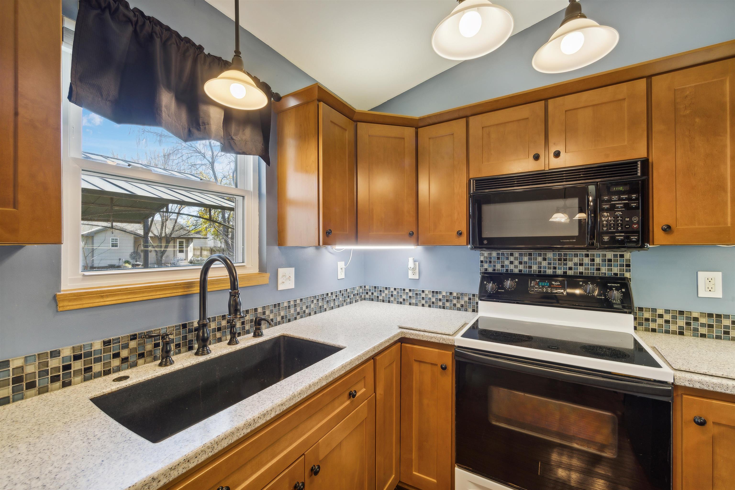 11218 W Carr Ct