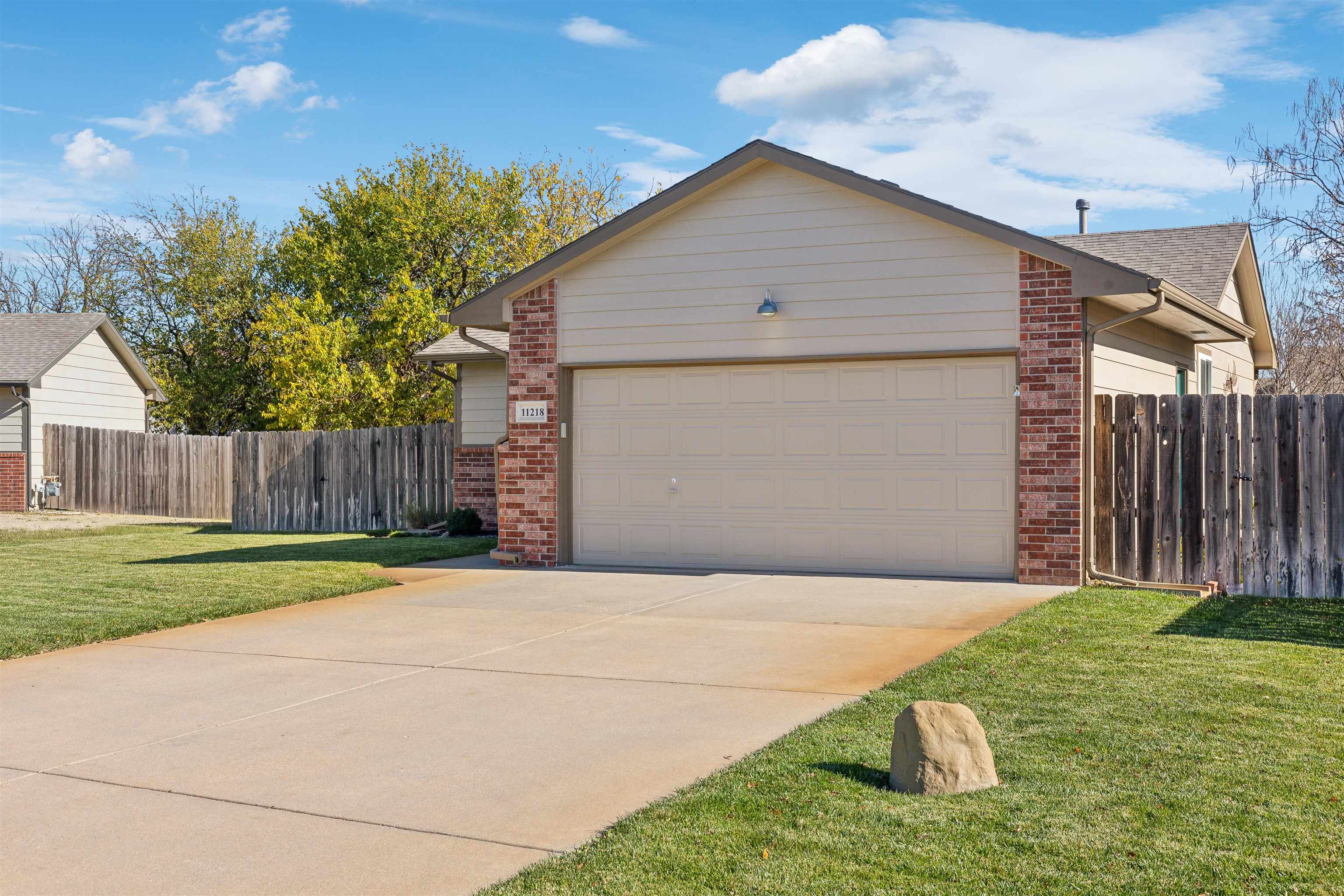 11218 W Carr Ct