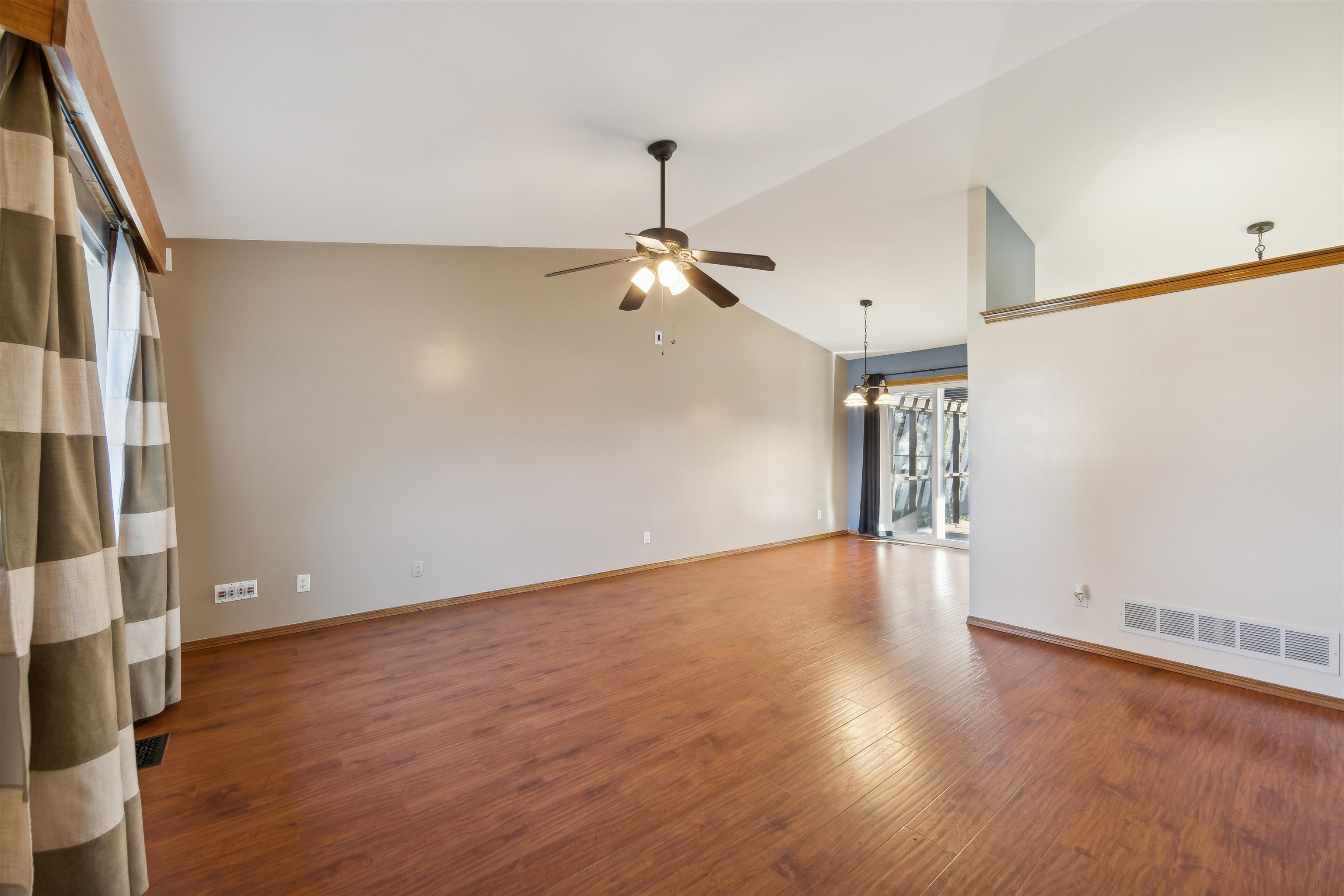 11218 W Carr Ct