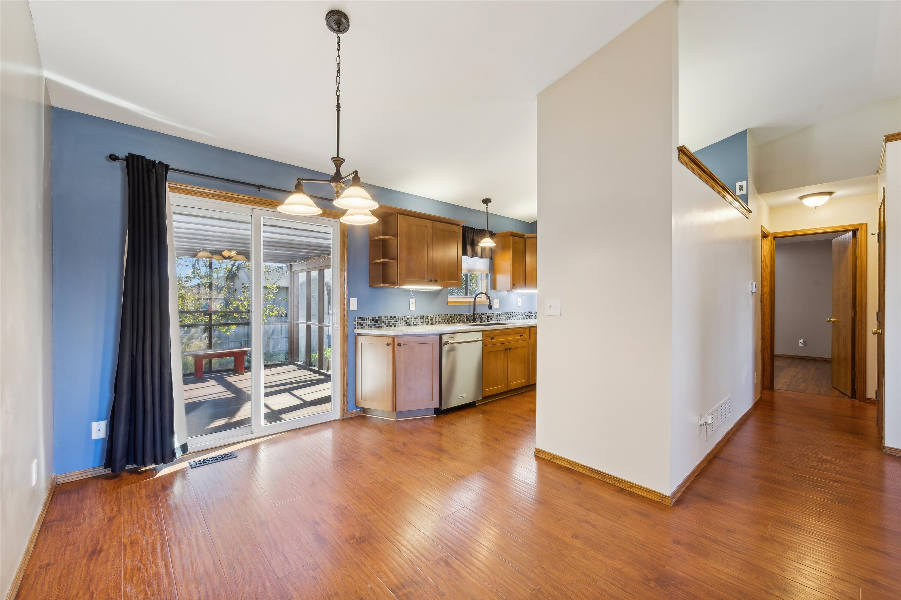 11218 W Carr Ct