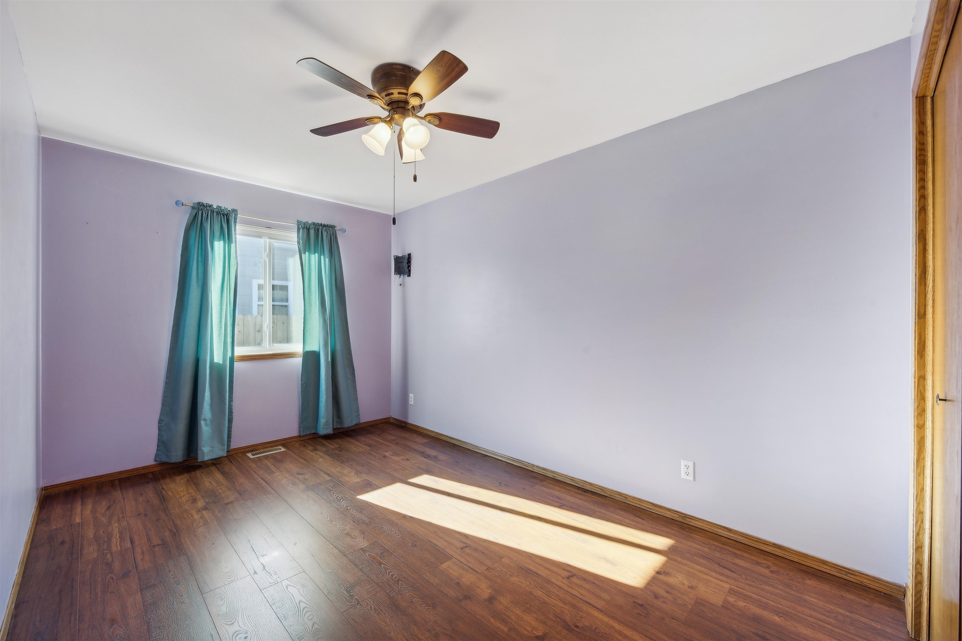 11218 W Carr Ct