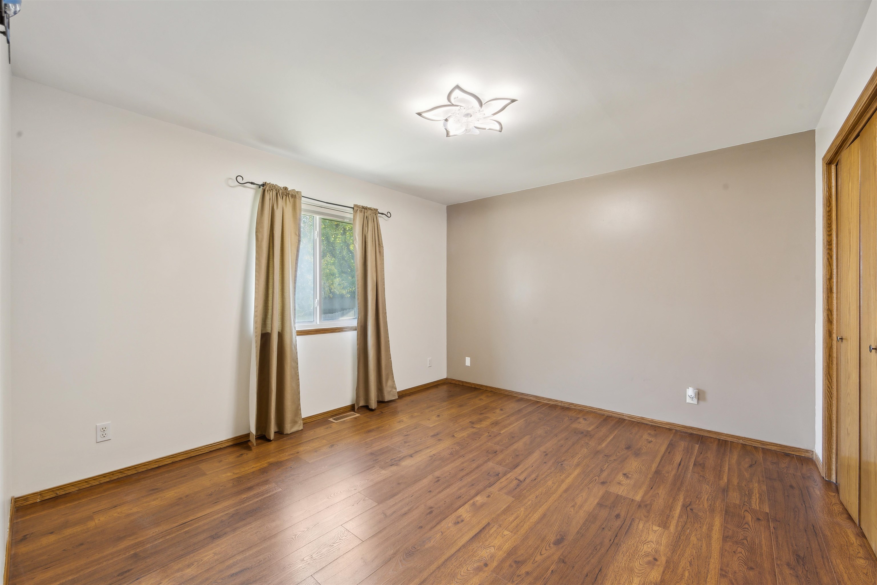11218 W Carr Ct