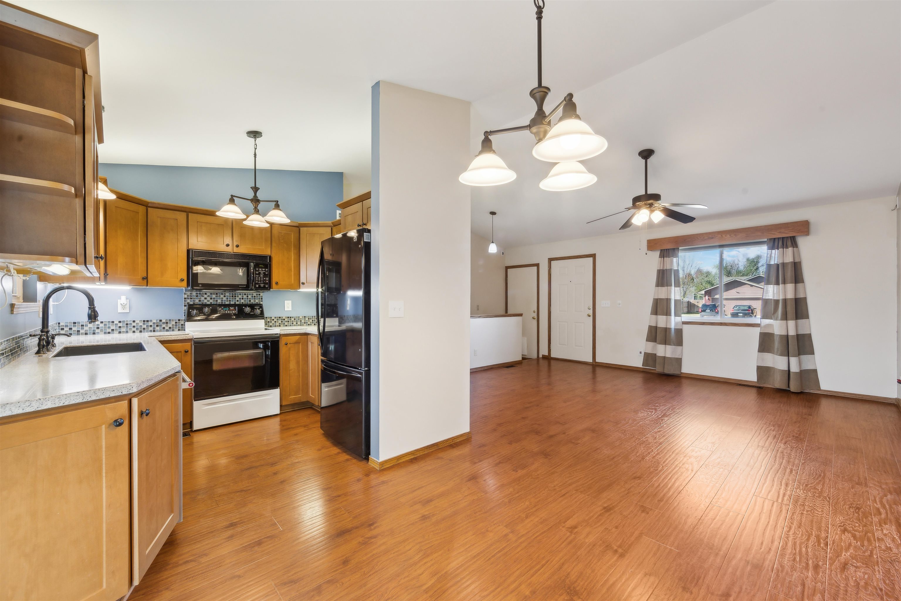 11218 W Carr Ct