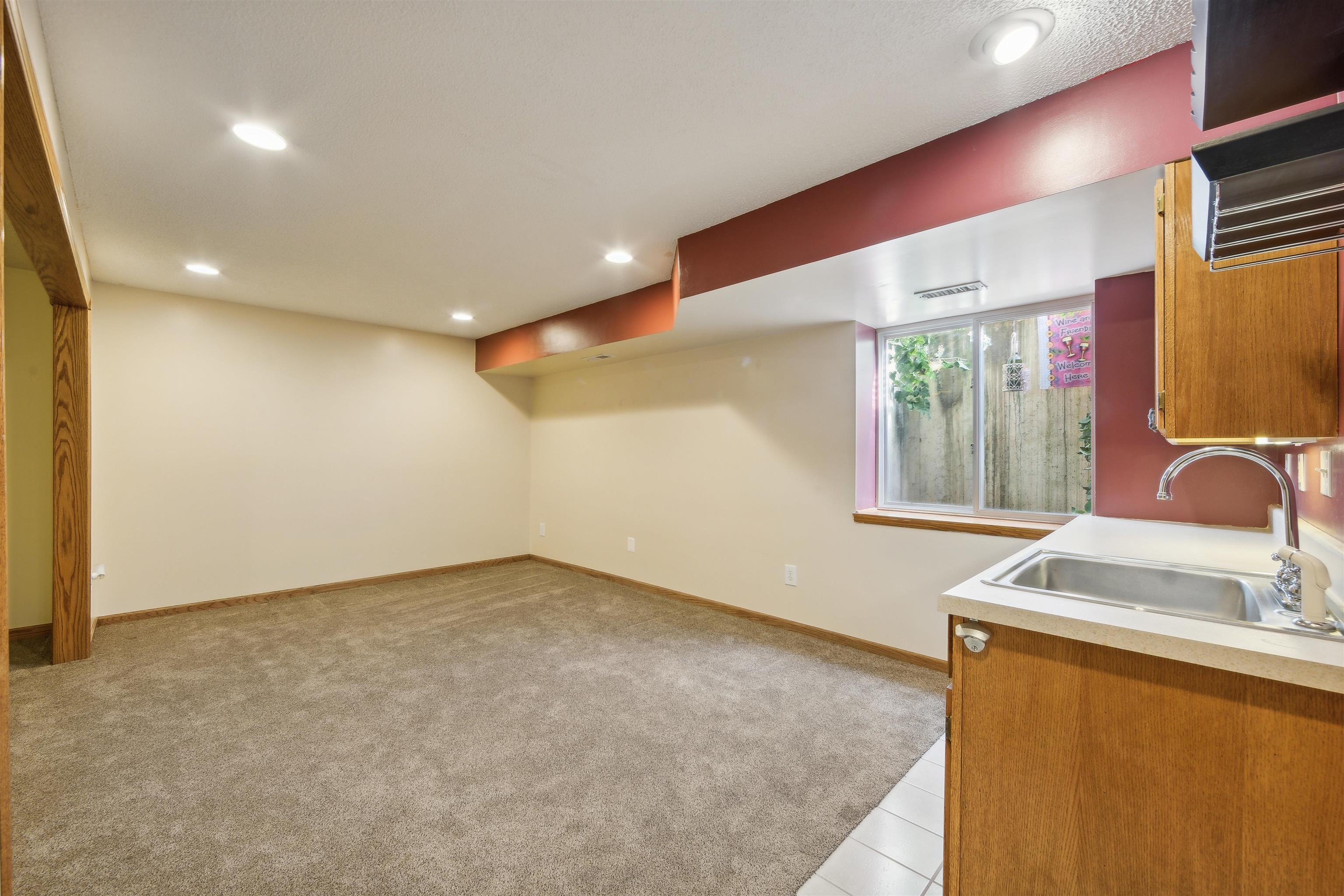 11218 W Carr Ct