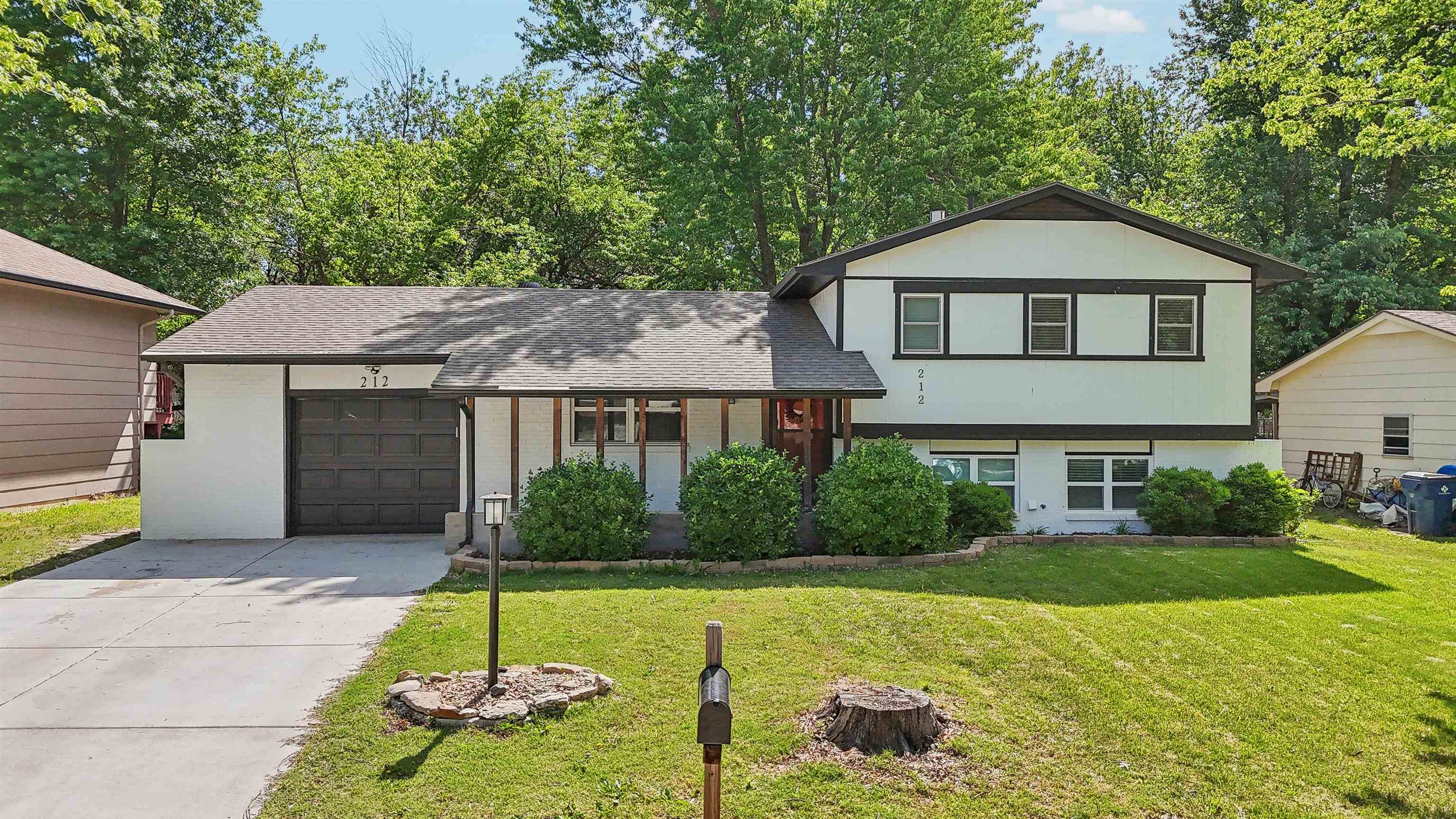 212 S Lauber Ln