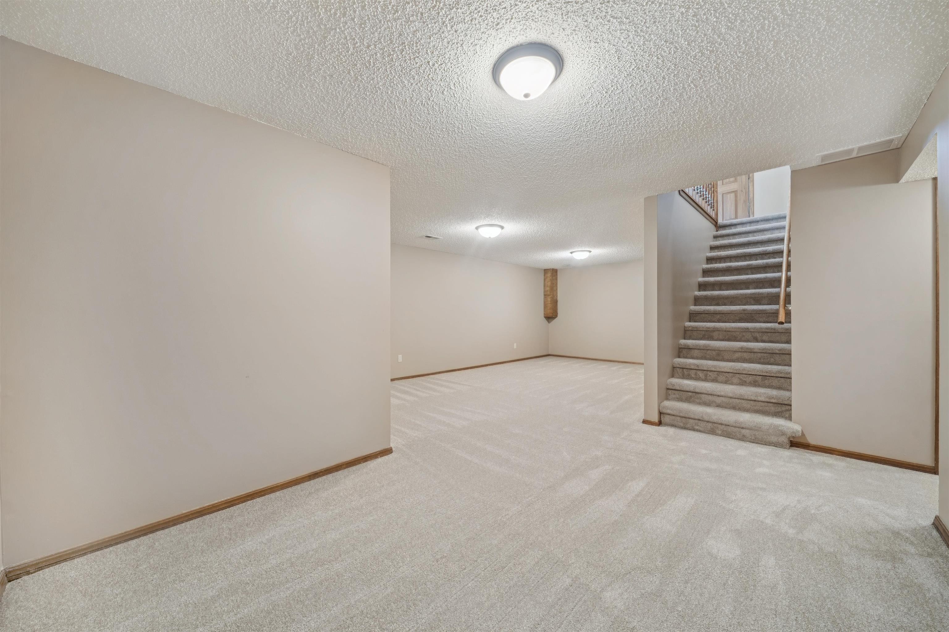 6806 W O'Neil