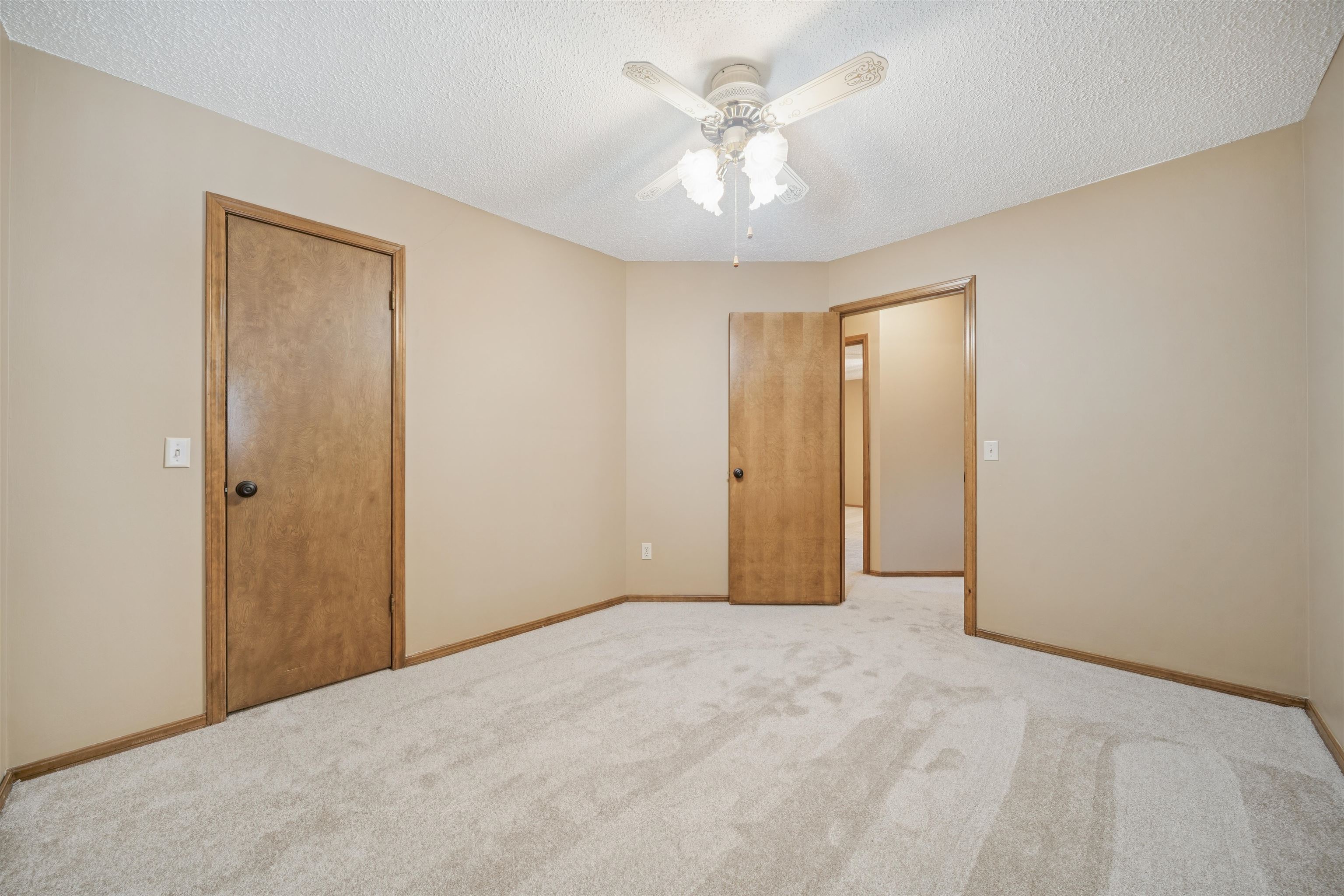 6806 W O'Neil