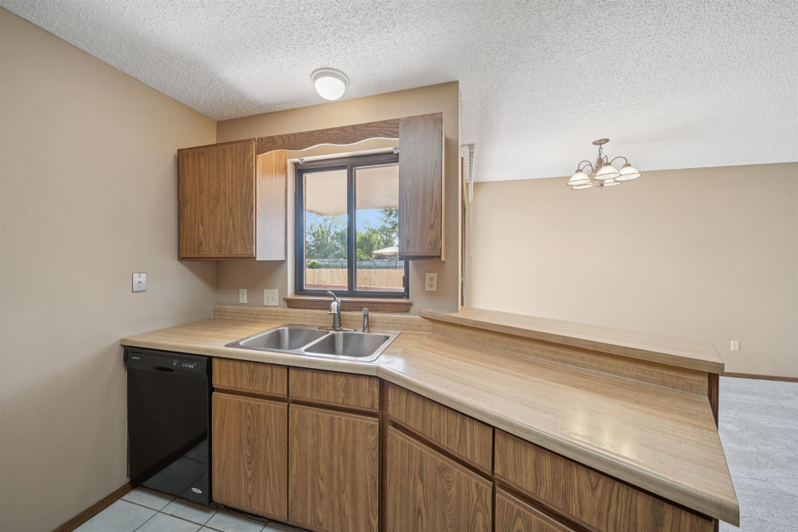6806 W O'Neil