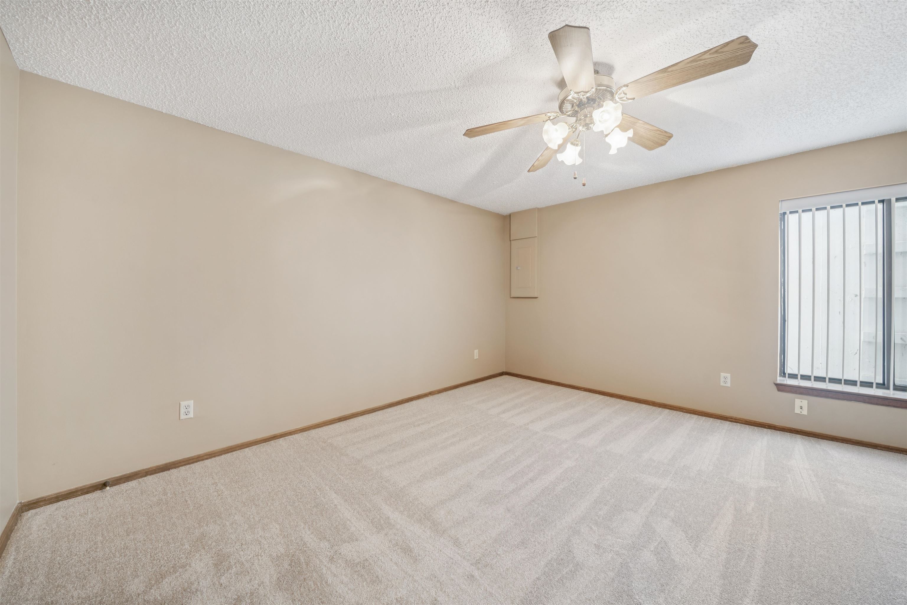 6806 W O'Neil
