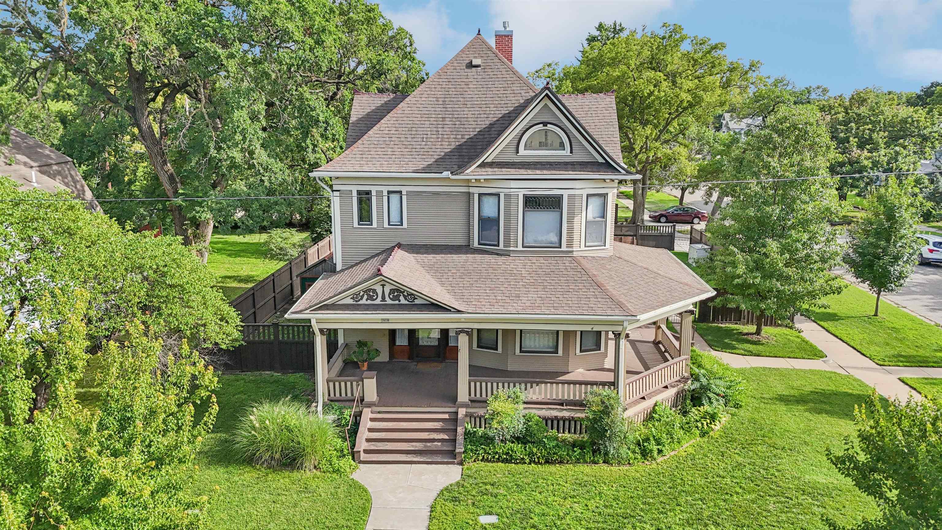 1919 W Douglas Ave