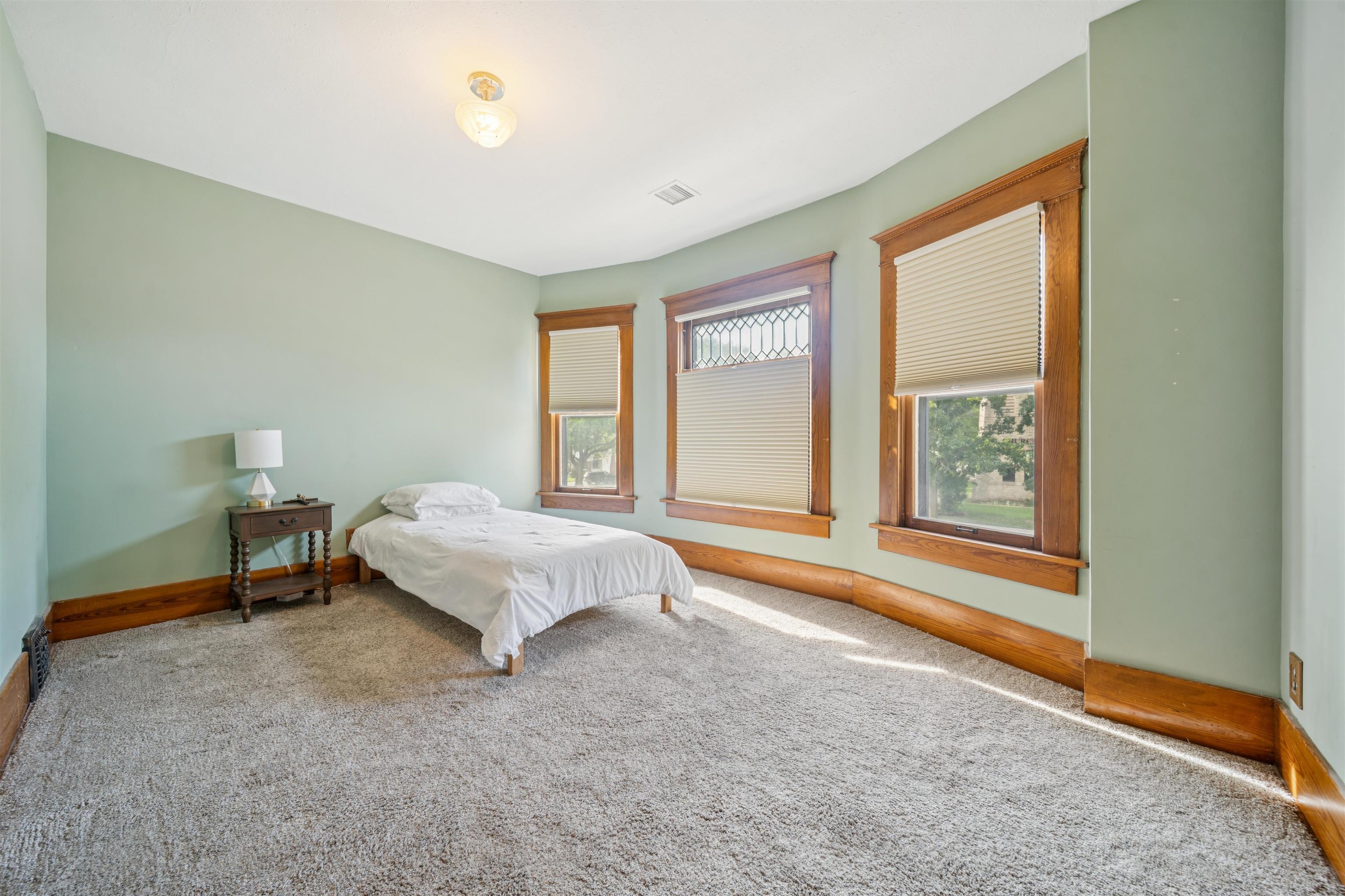 1919 W Douglas Ave