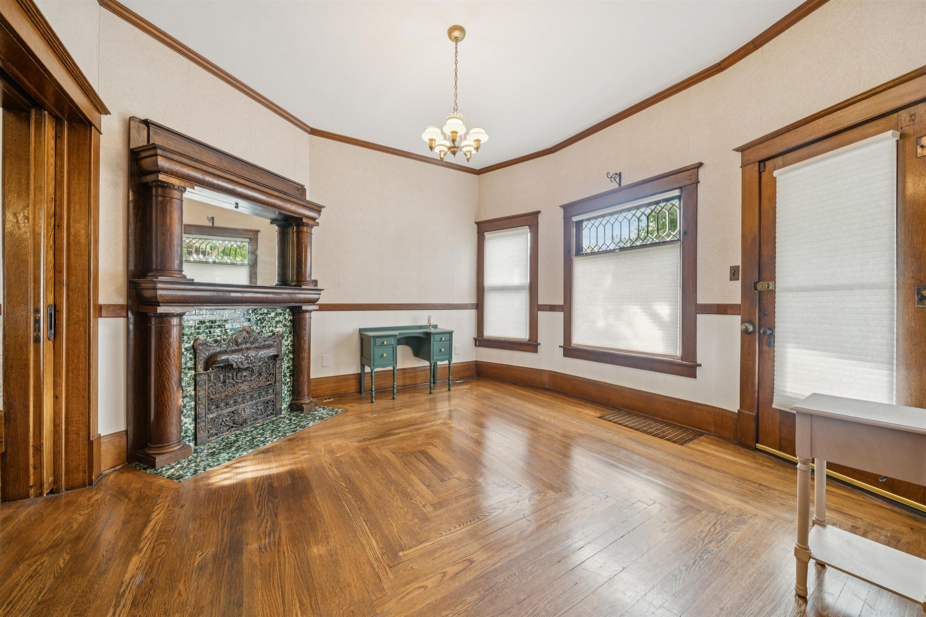 1919 W Douglas Ave