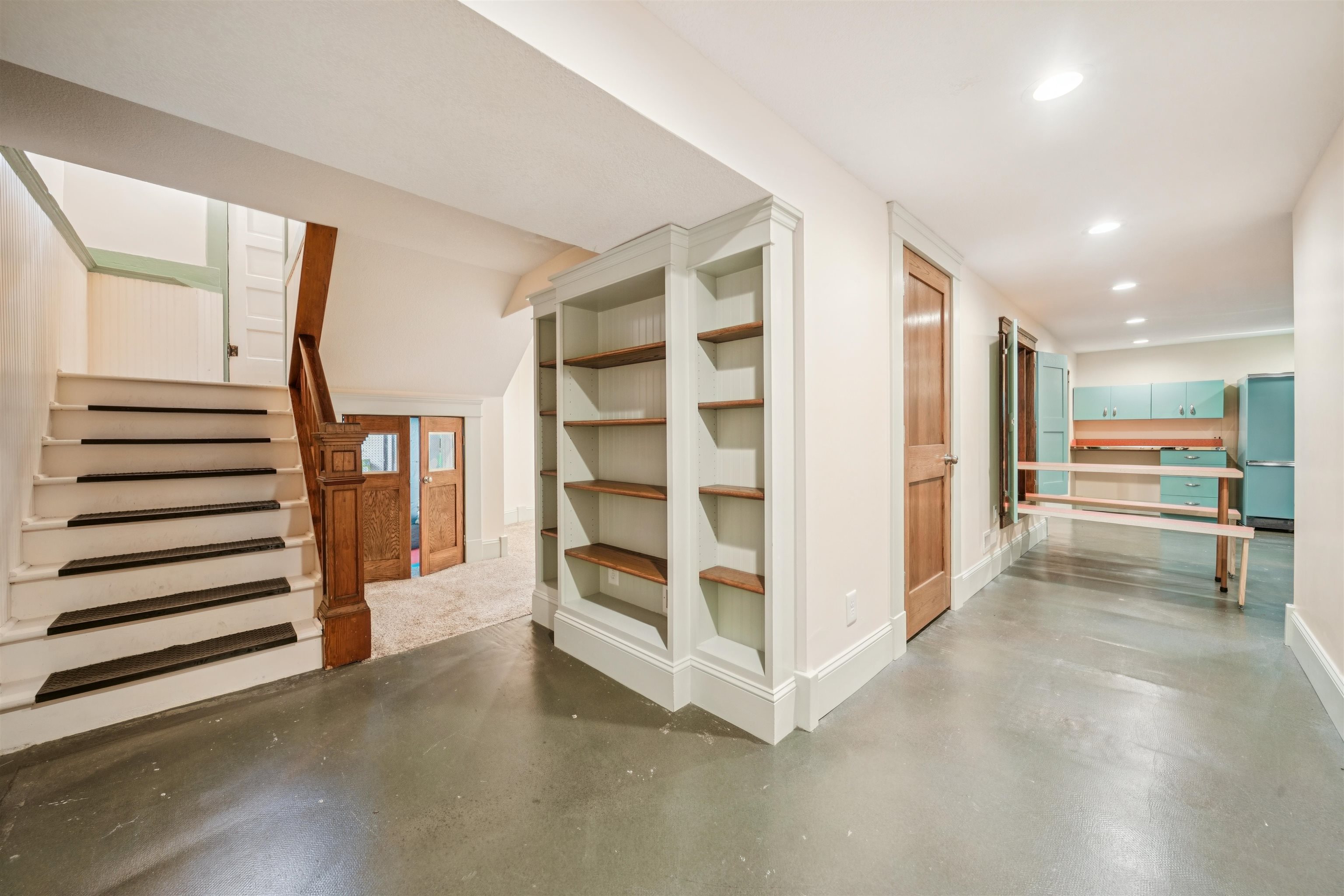 1919 W Douglas Ave